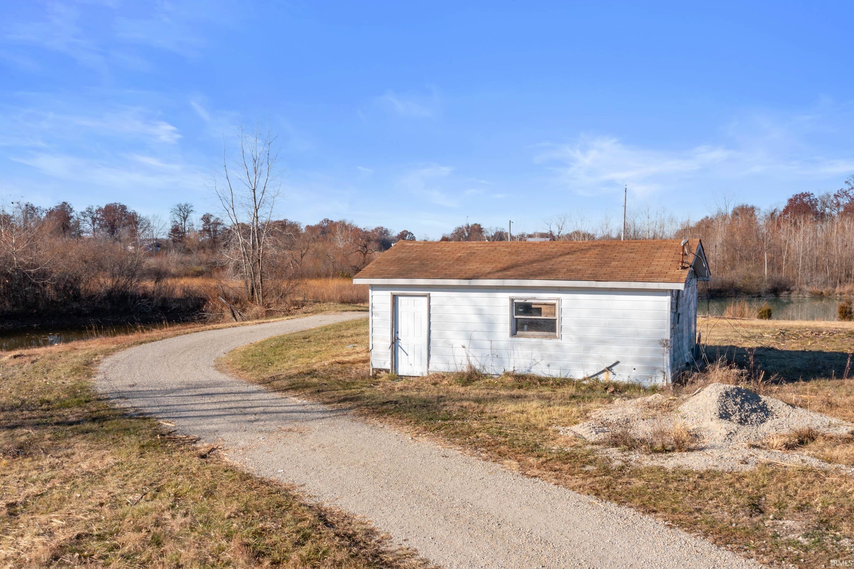 Homes for sale in Hartford City, IN | 3798 S 100 W, Hartford City, IN 47348 | MLS# 202546584