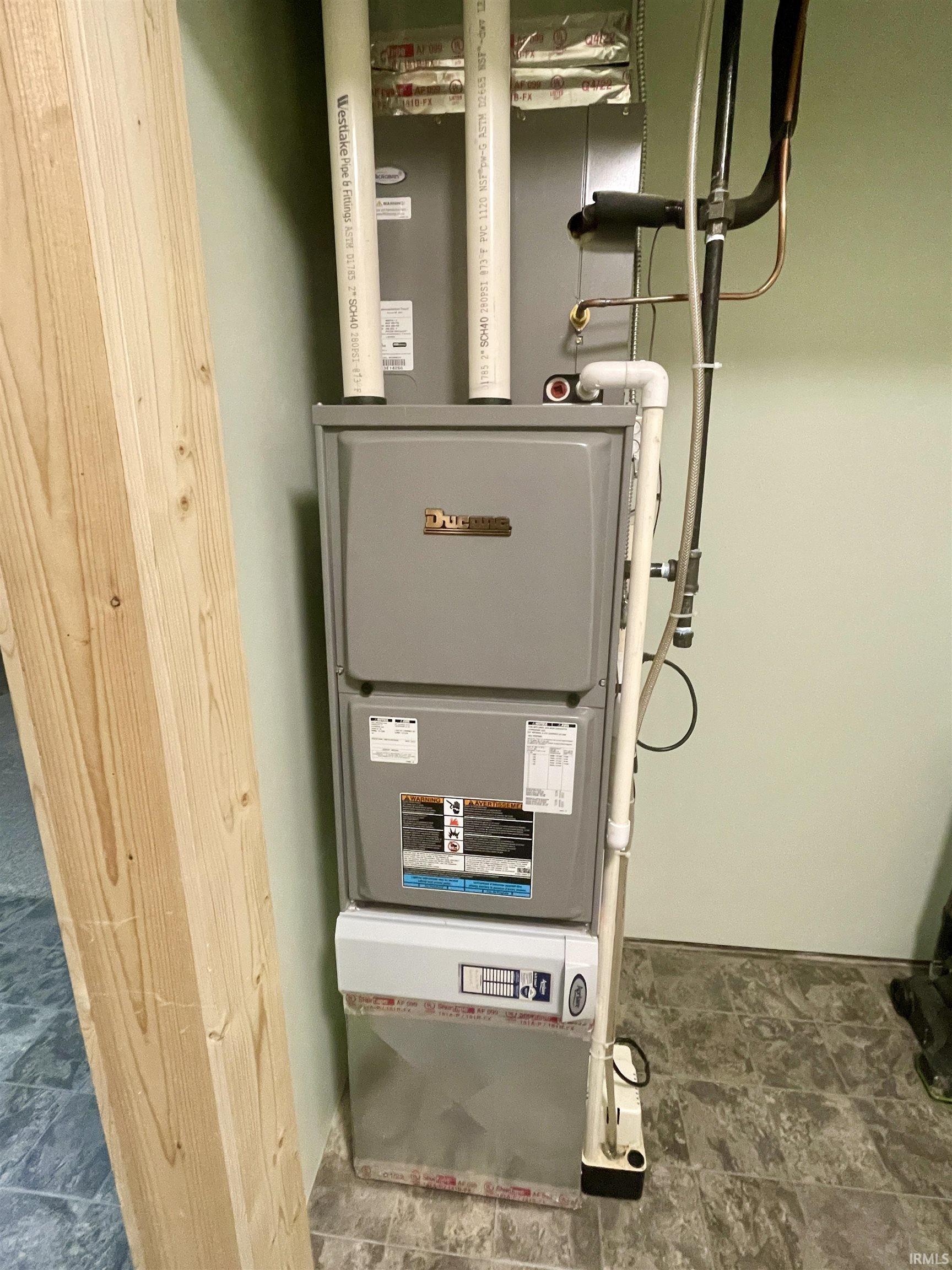 Utility room with heating unit