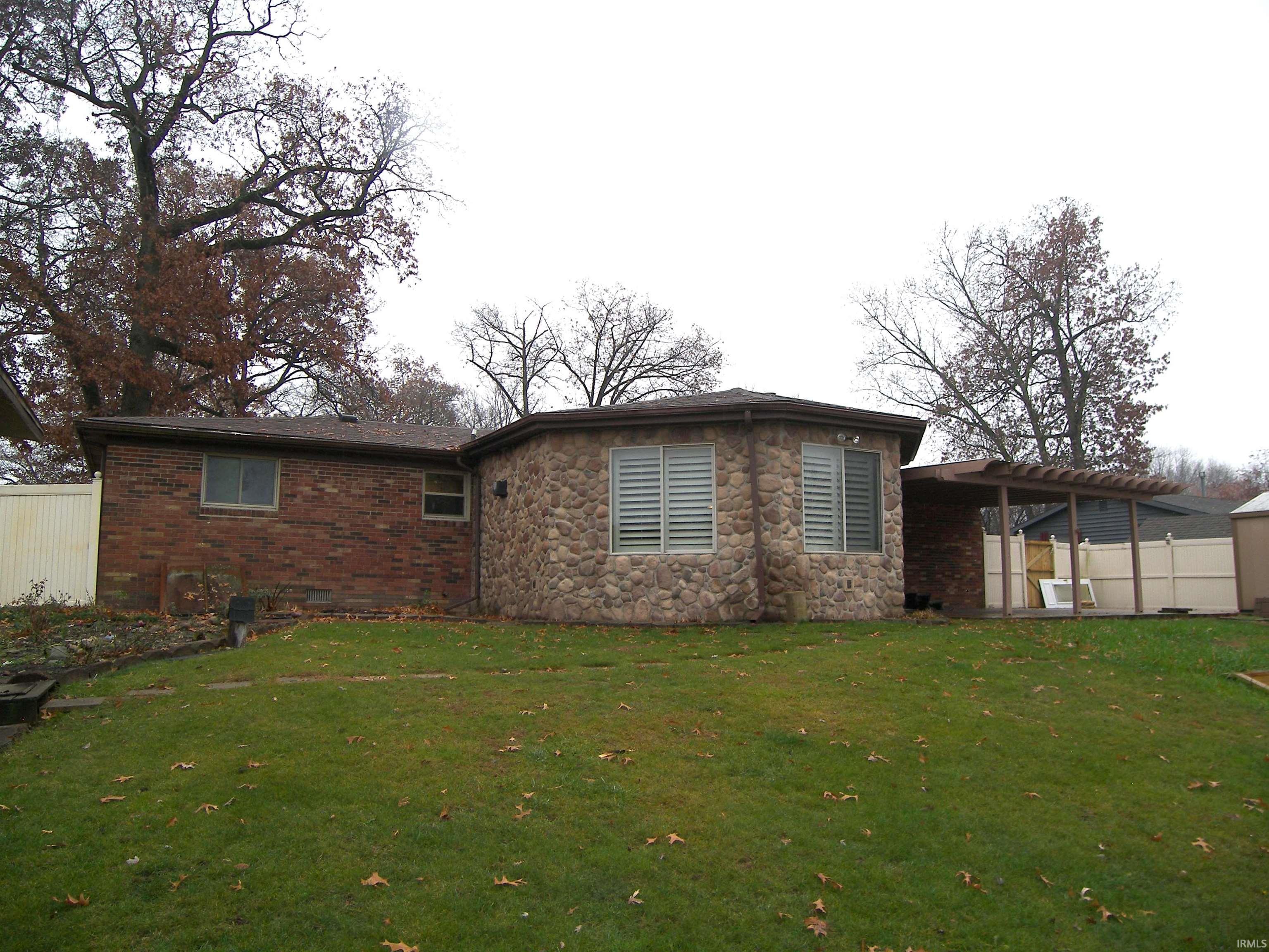 Photo 3 of 703 Ross Avenue