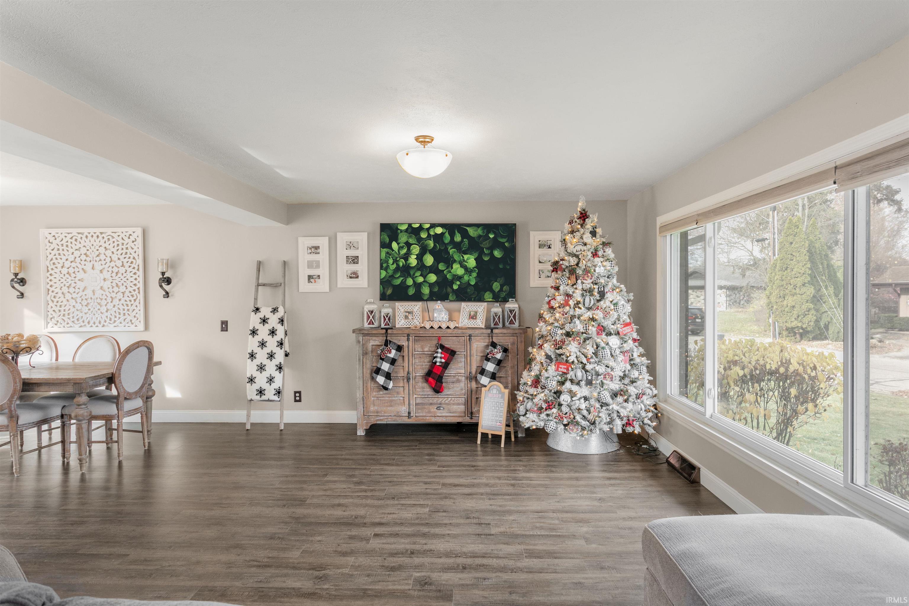 Living area with baseboards and wood finished floors