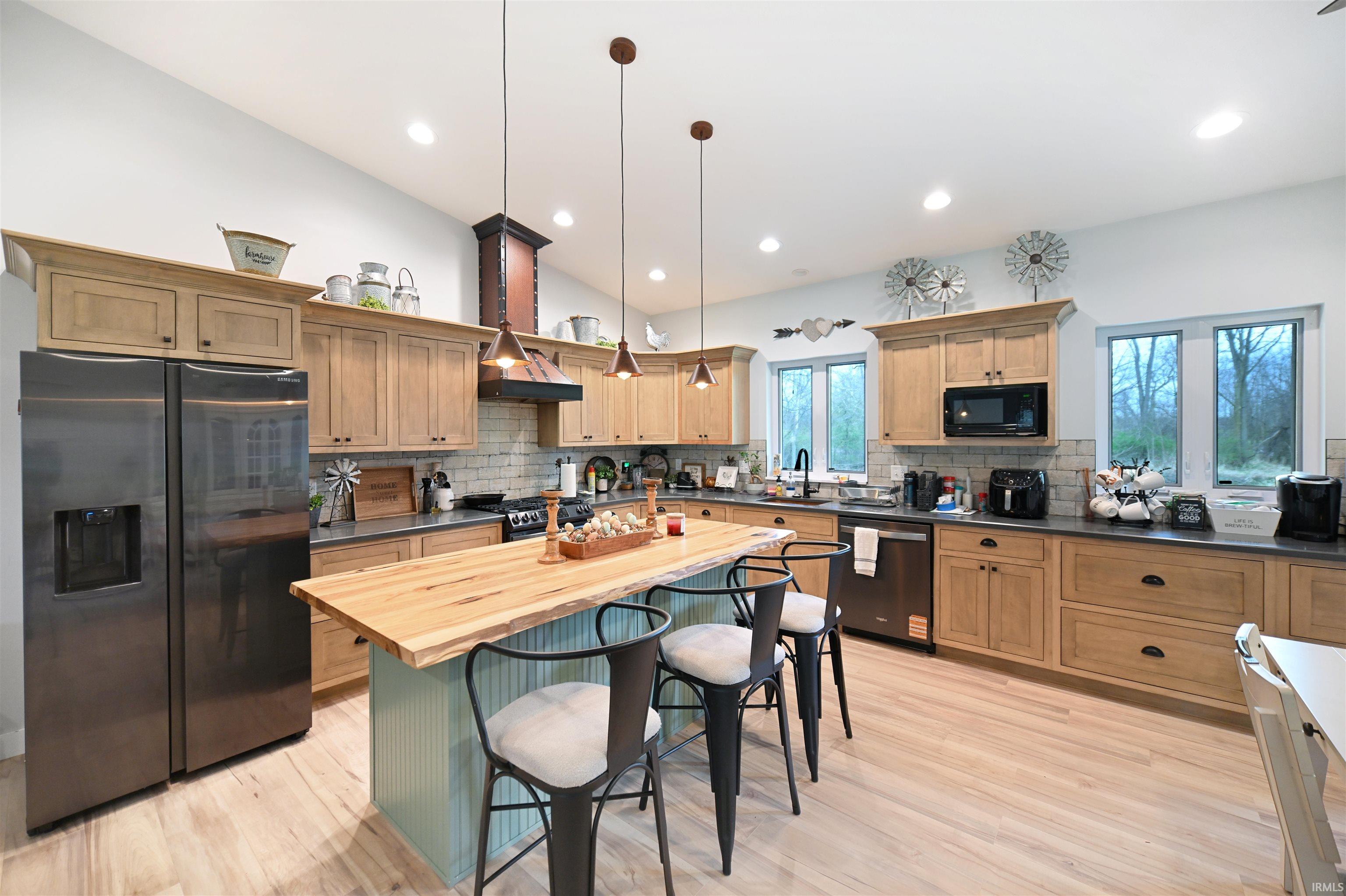 Photo 11 of 585 E Beer Road