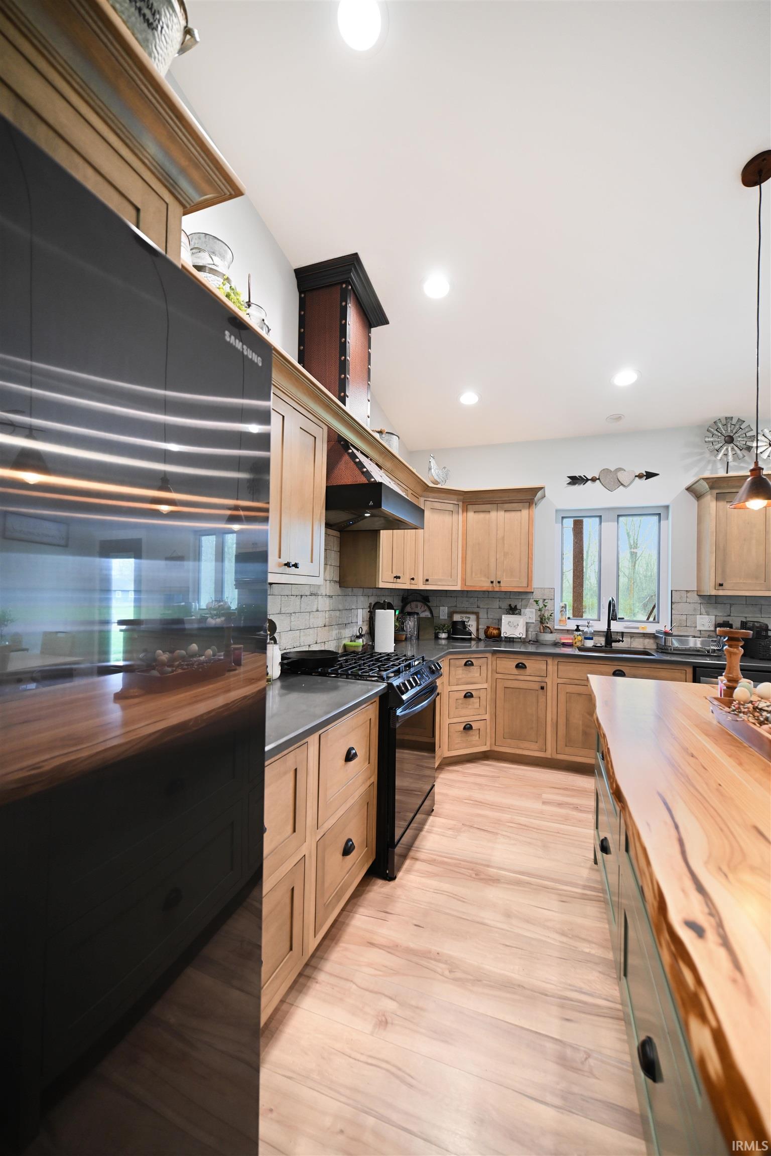 Photo 15 of 585 E Beer Road