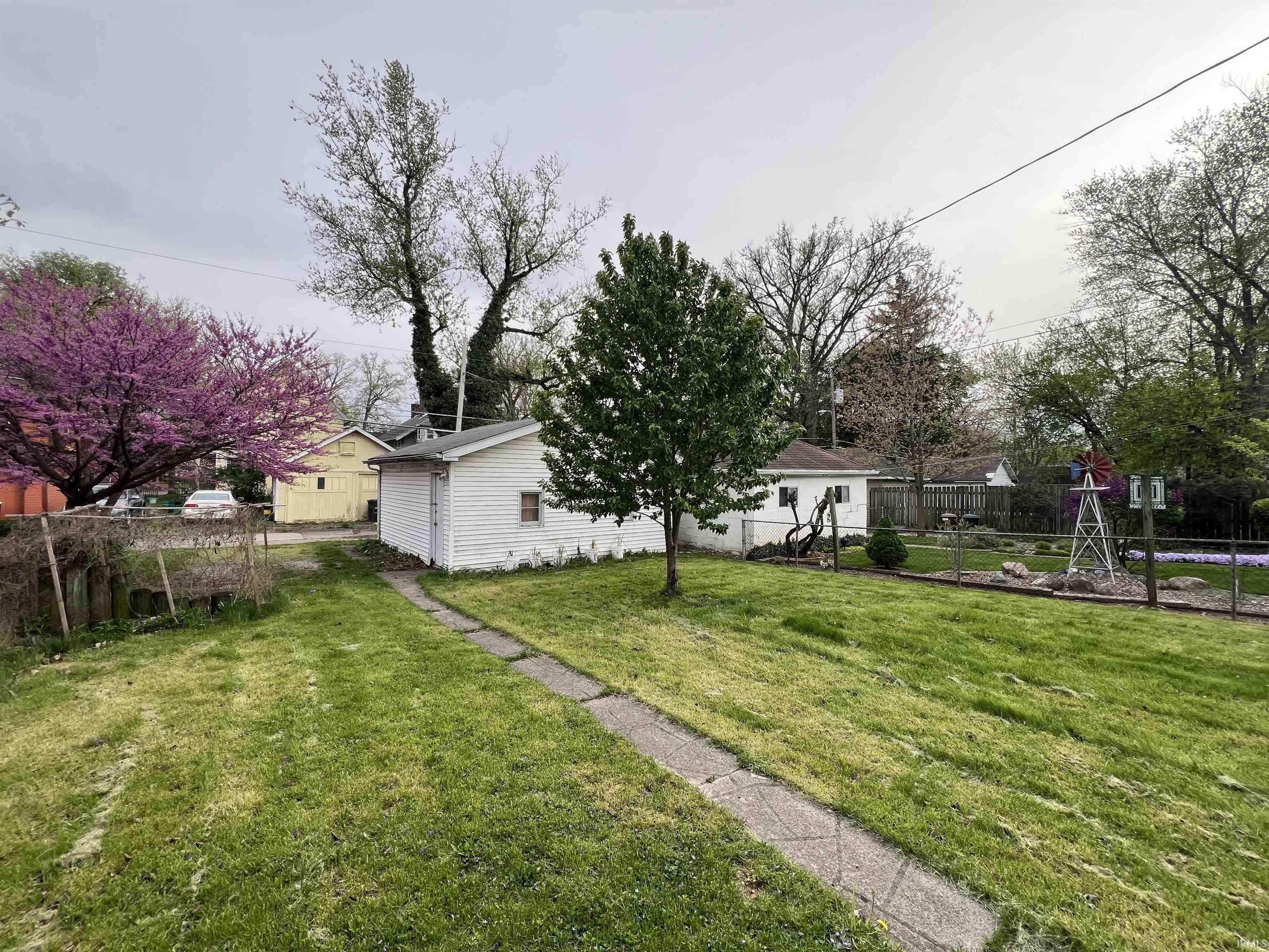 Photo 23 of 925 Cottage Avenue