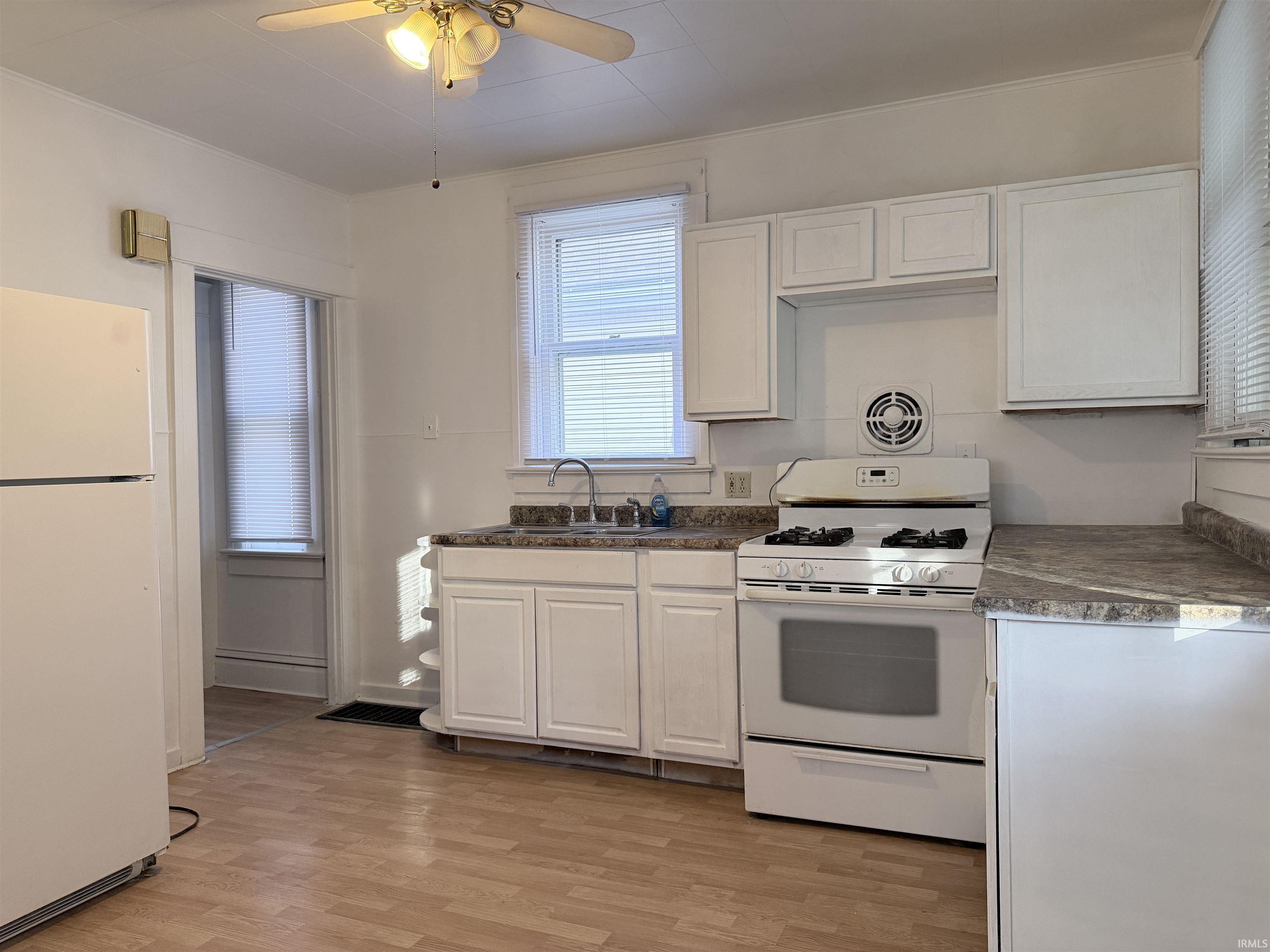 Photo 8 of 925 Cottage Avenue