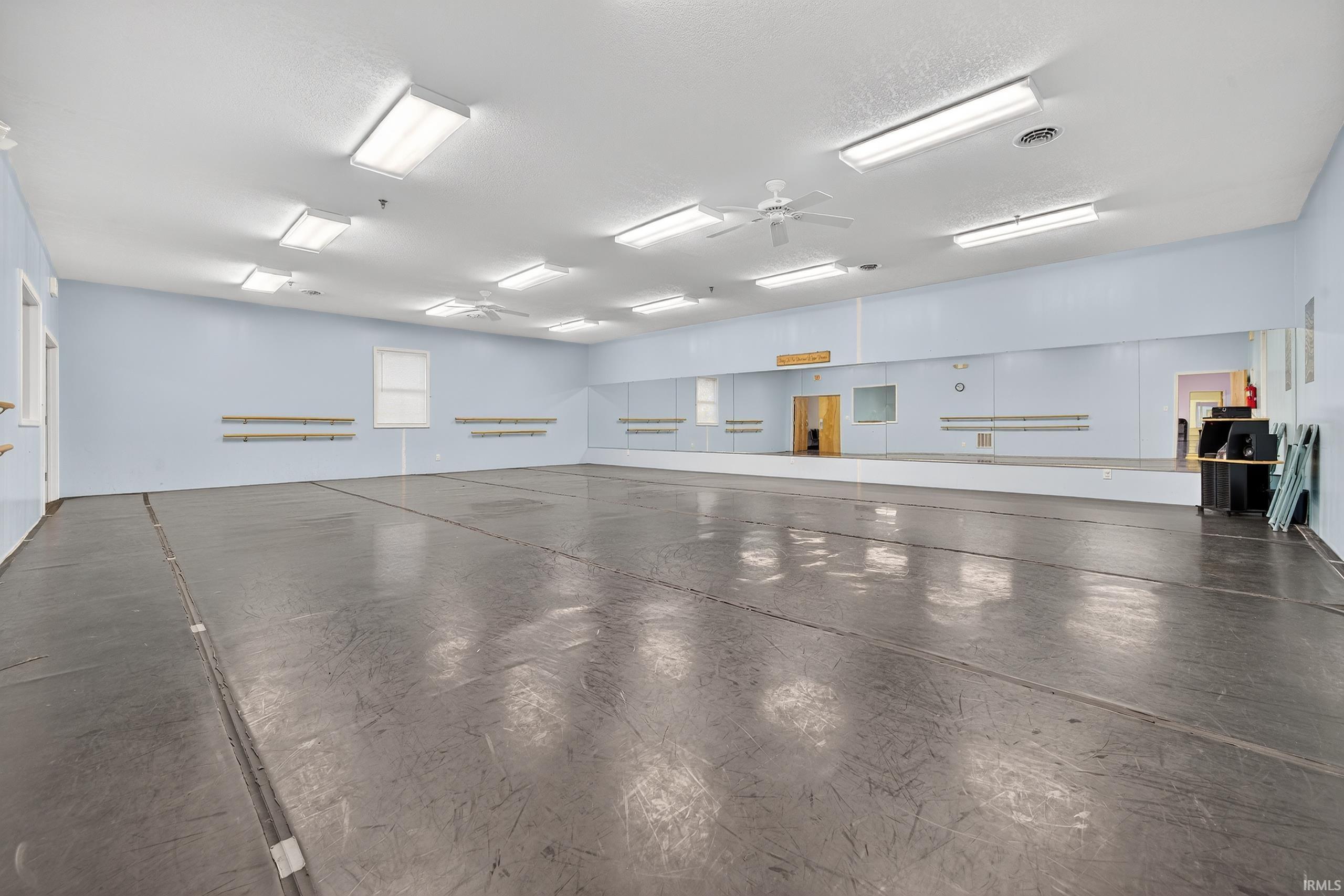 Misc room with ceiling fan