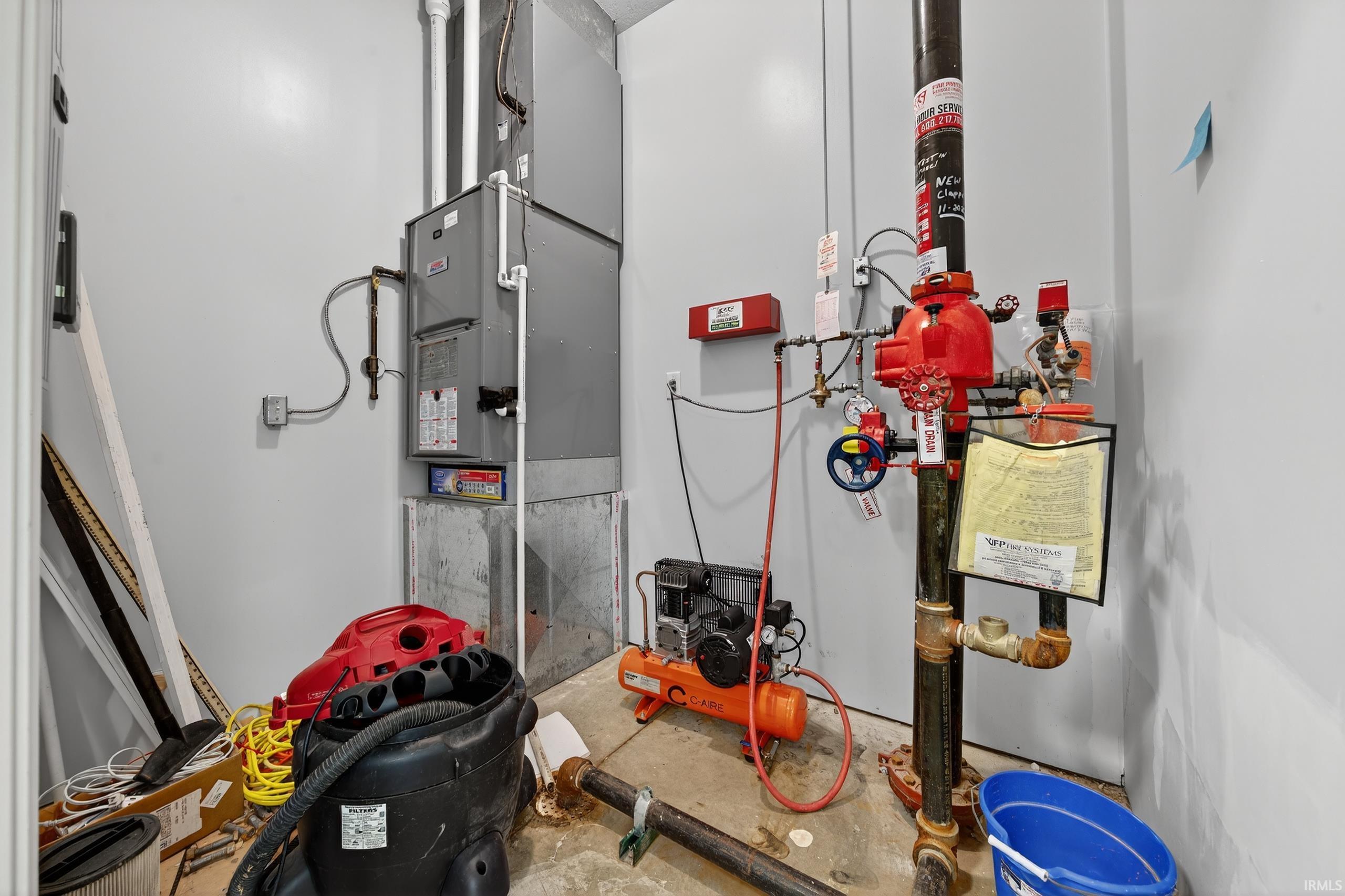 Utility room with heating unit