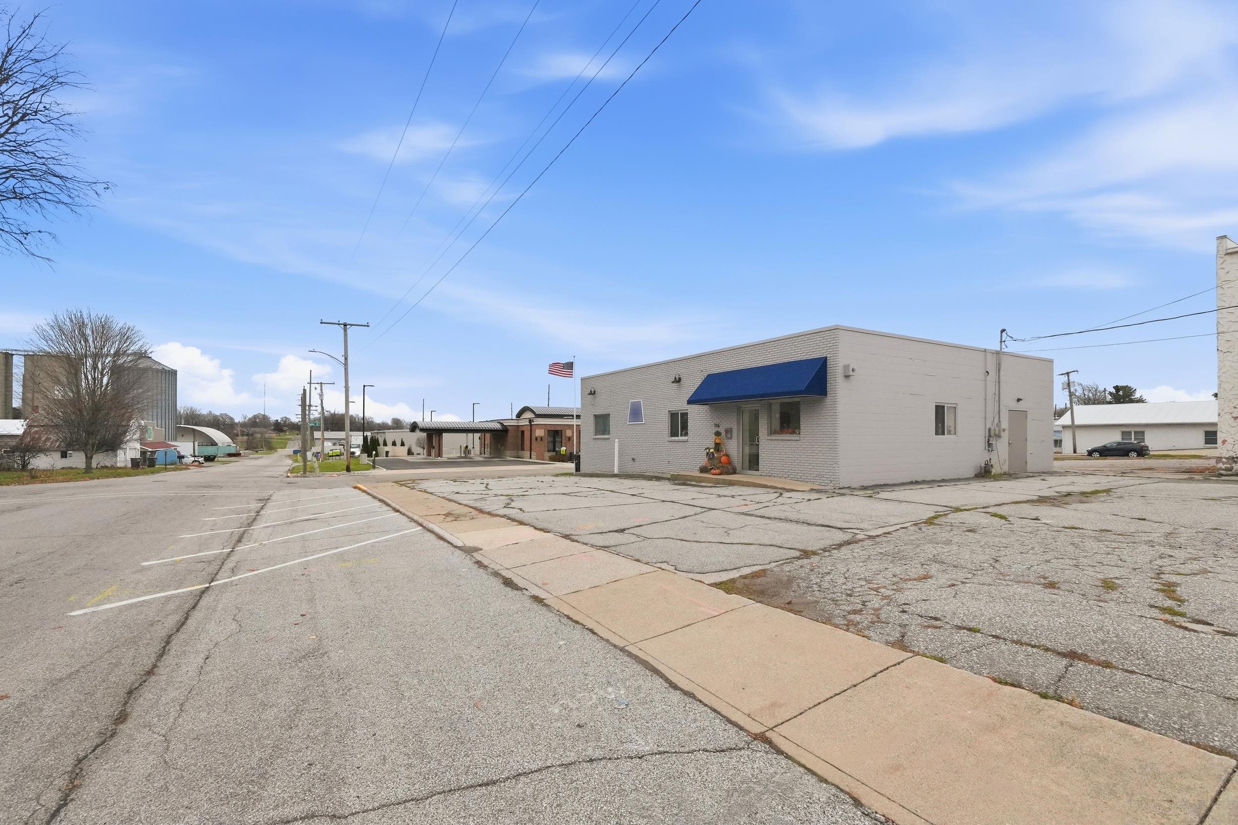 Photo 2 of 116 E Wayne Street