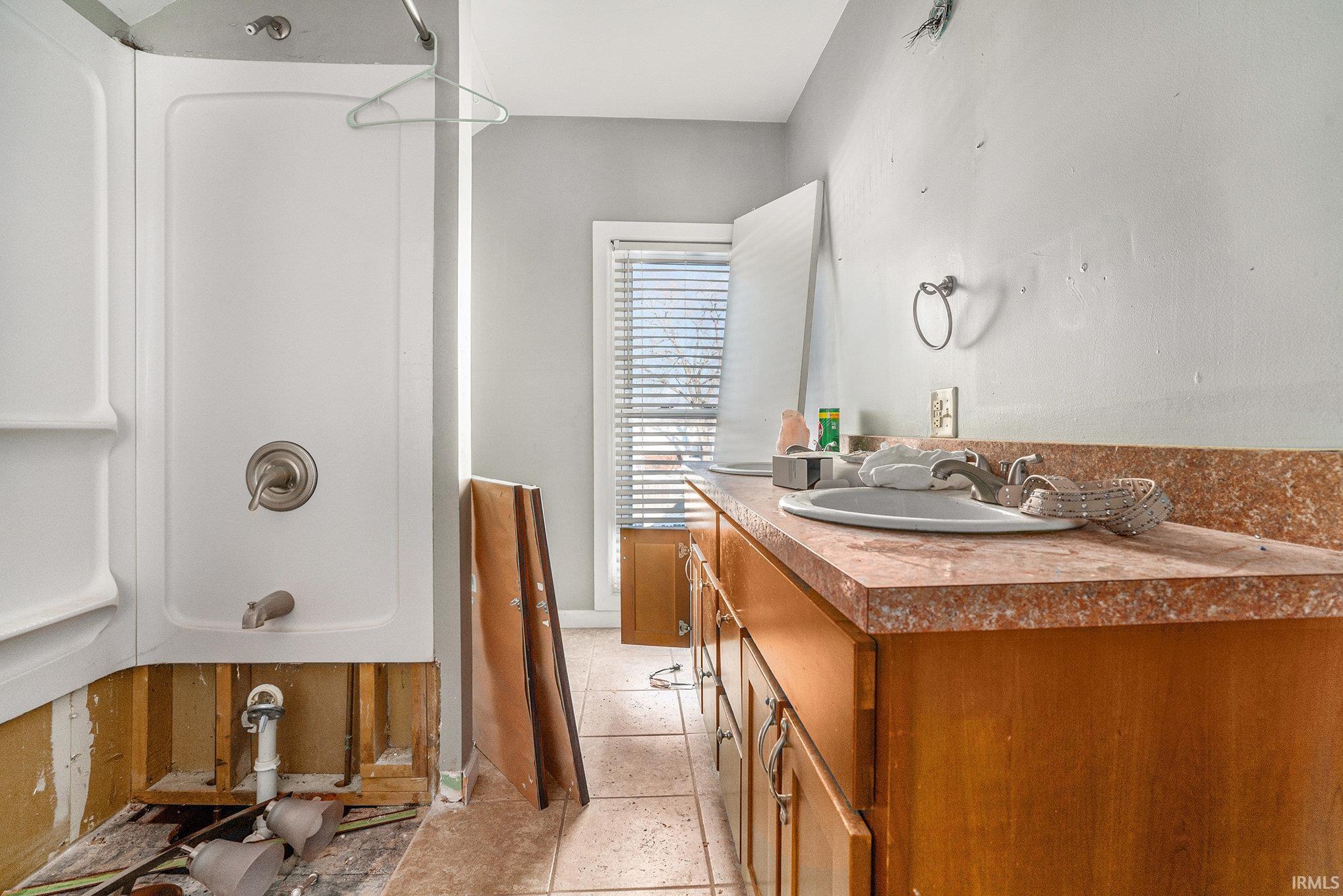Full bath with bathtub / shower combination and vanity