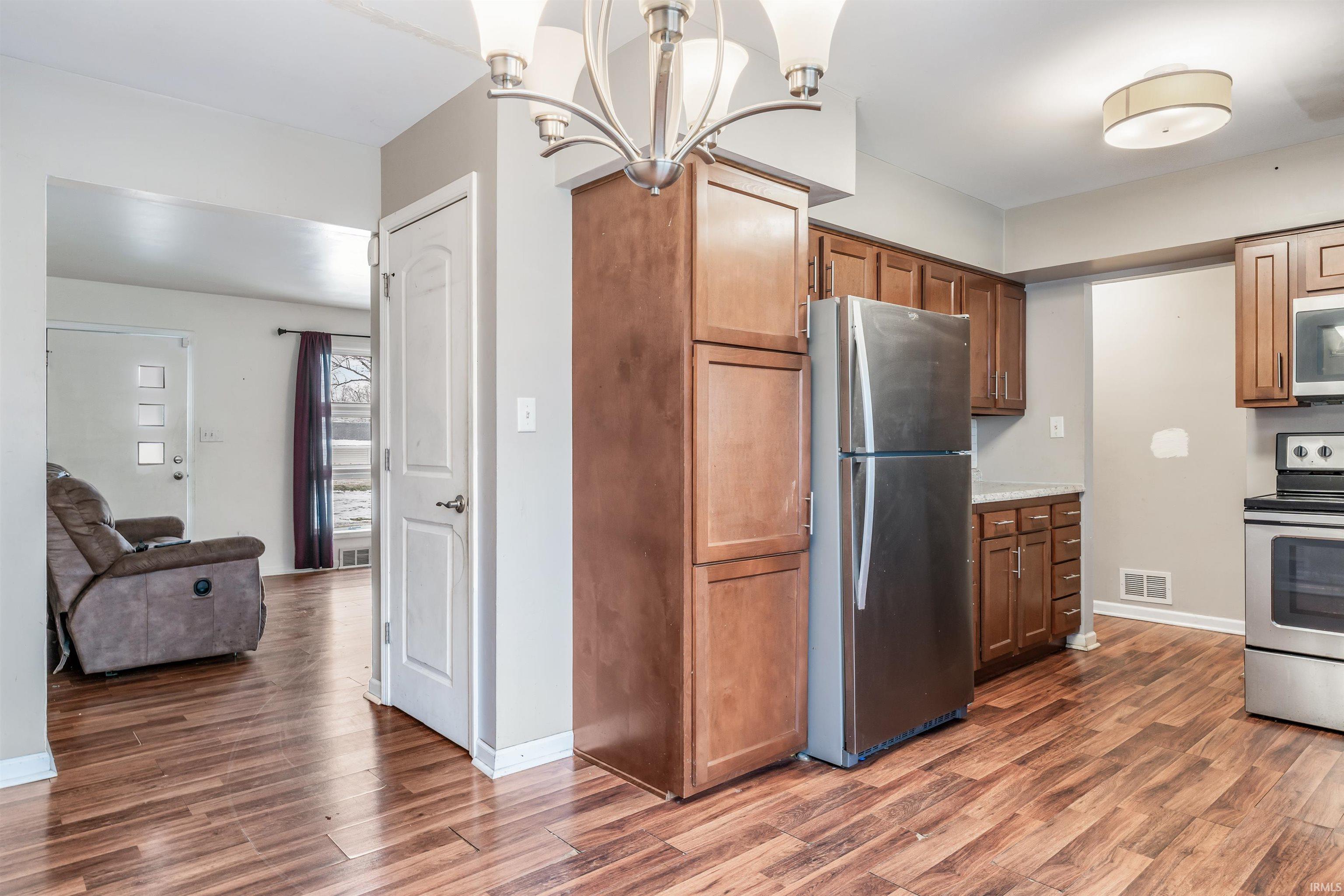 Photo 8 of 2725 Schaper Drive