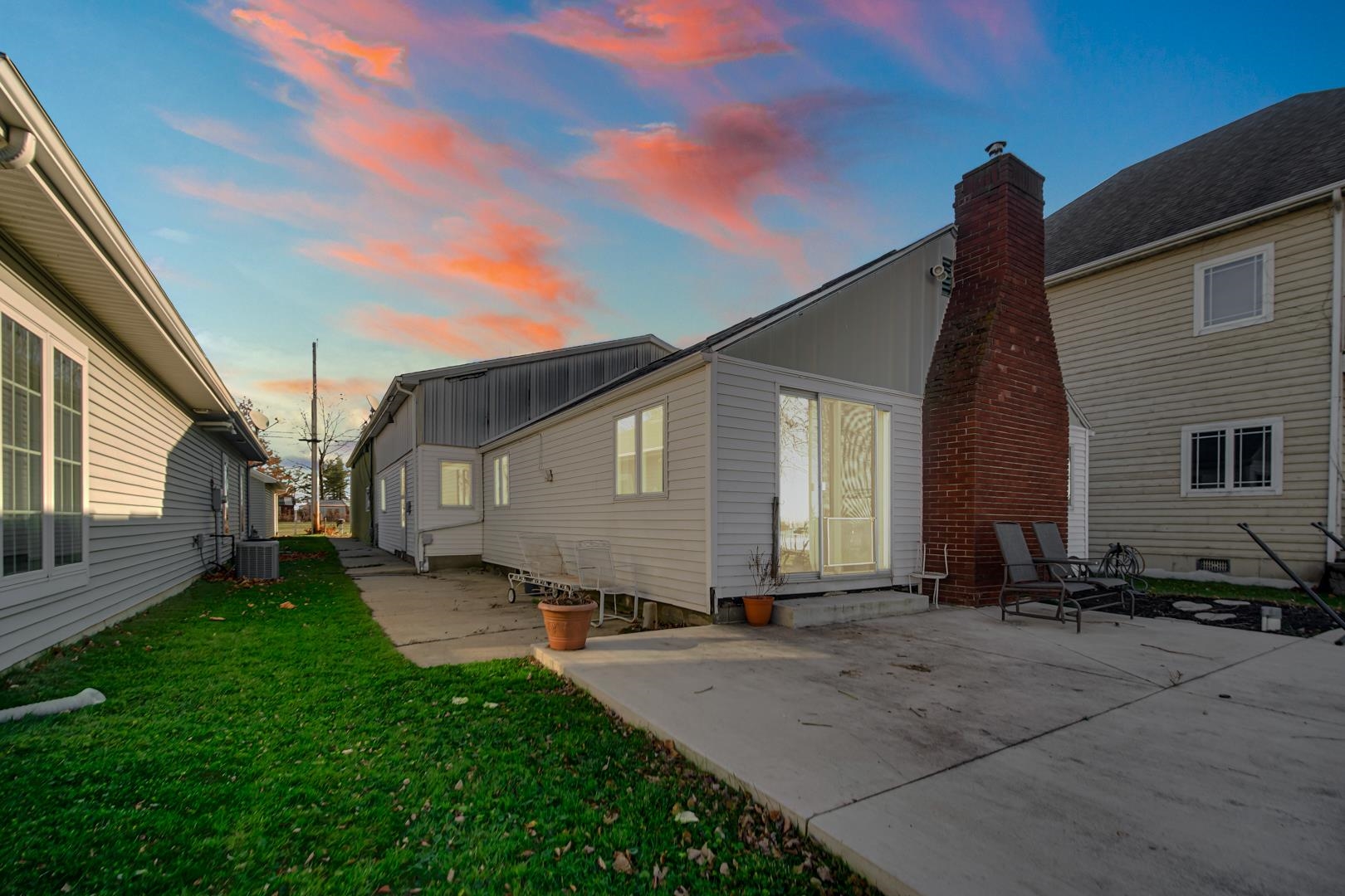 3593 Lake Shore Drive