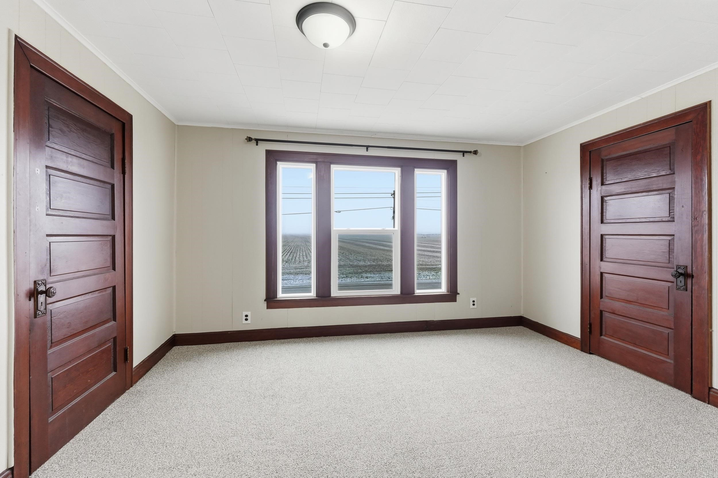 Carpeted spare room featuring ornamental molding