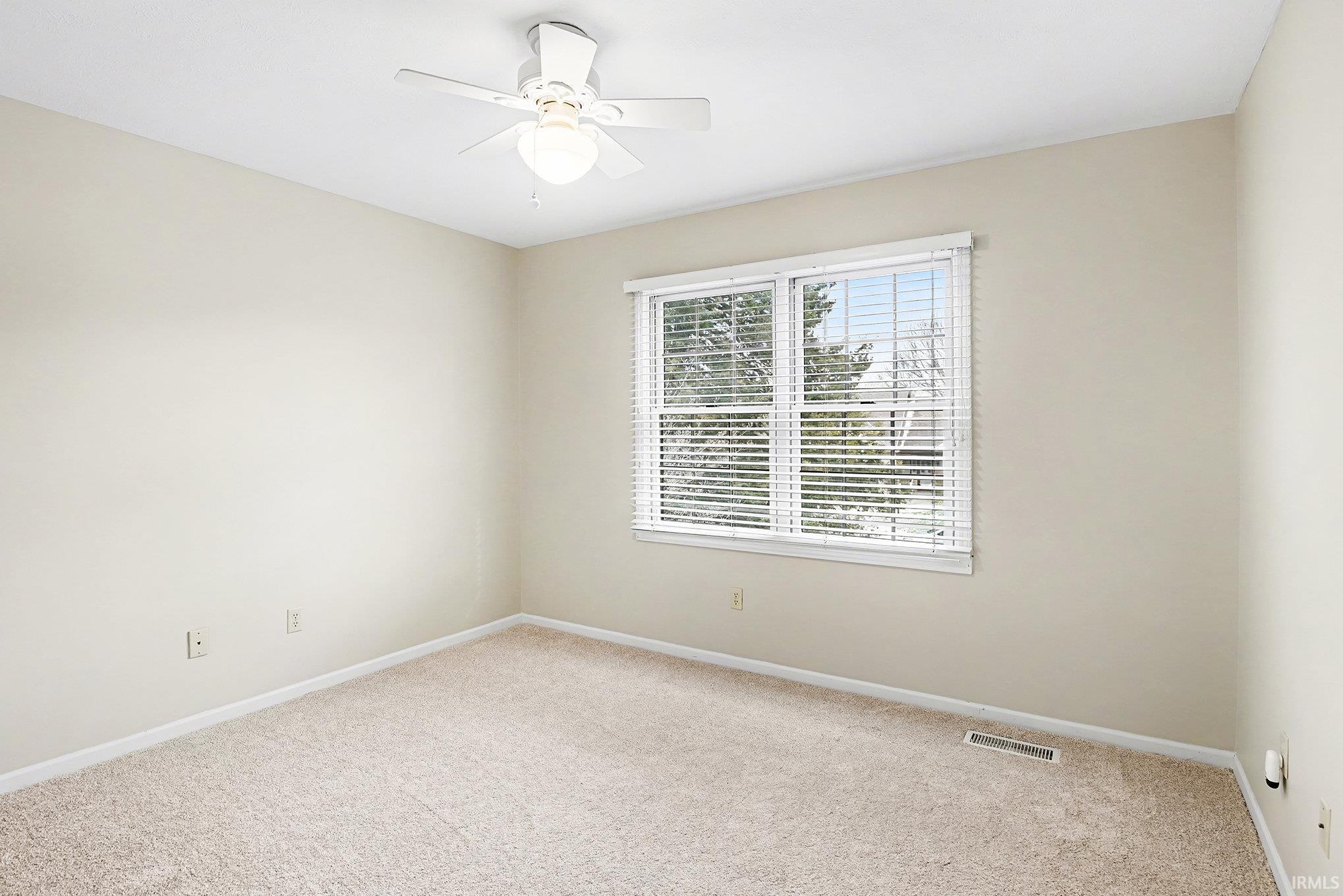 Unfurnished room with carpet flooring and ceiling fan