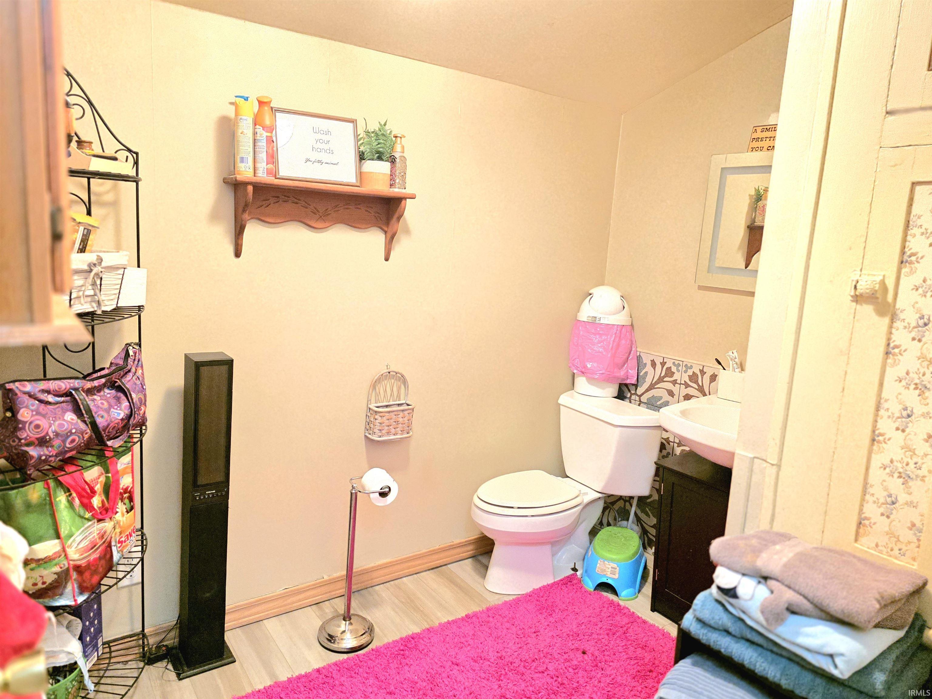 Photo 11 of 408 E Diamond Street