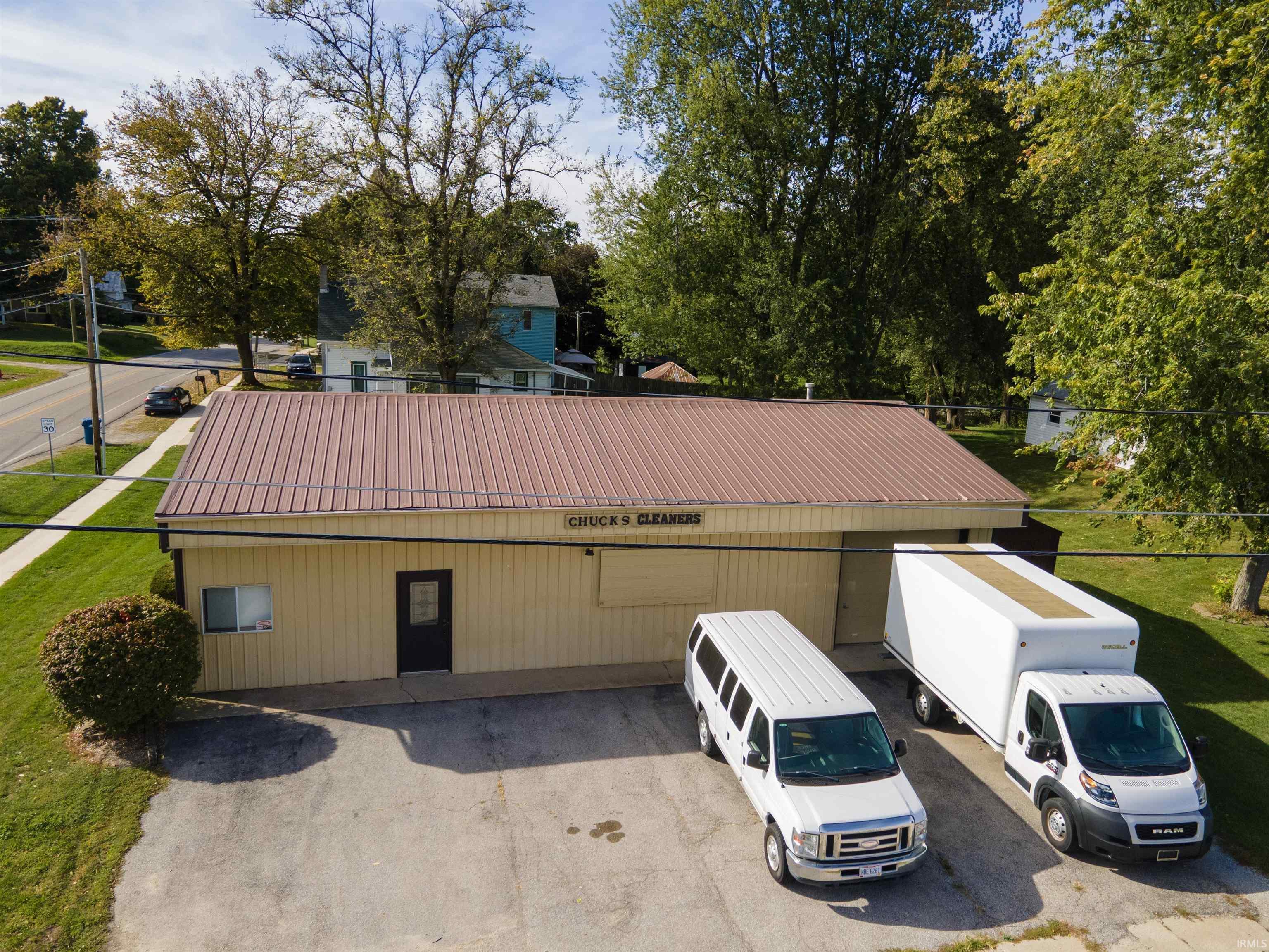 Photo 2 of 3820 E Bellefontaine Road