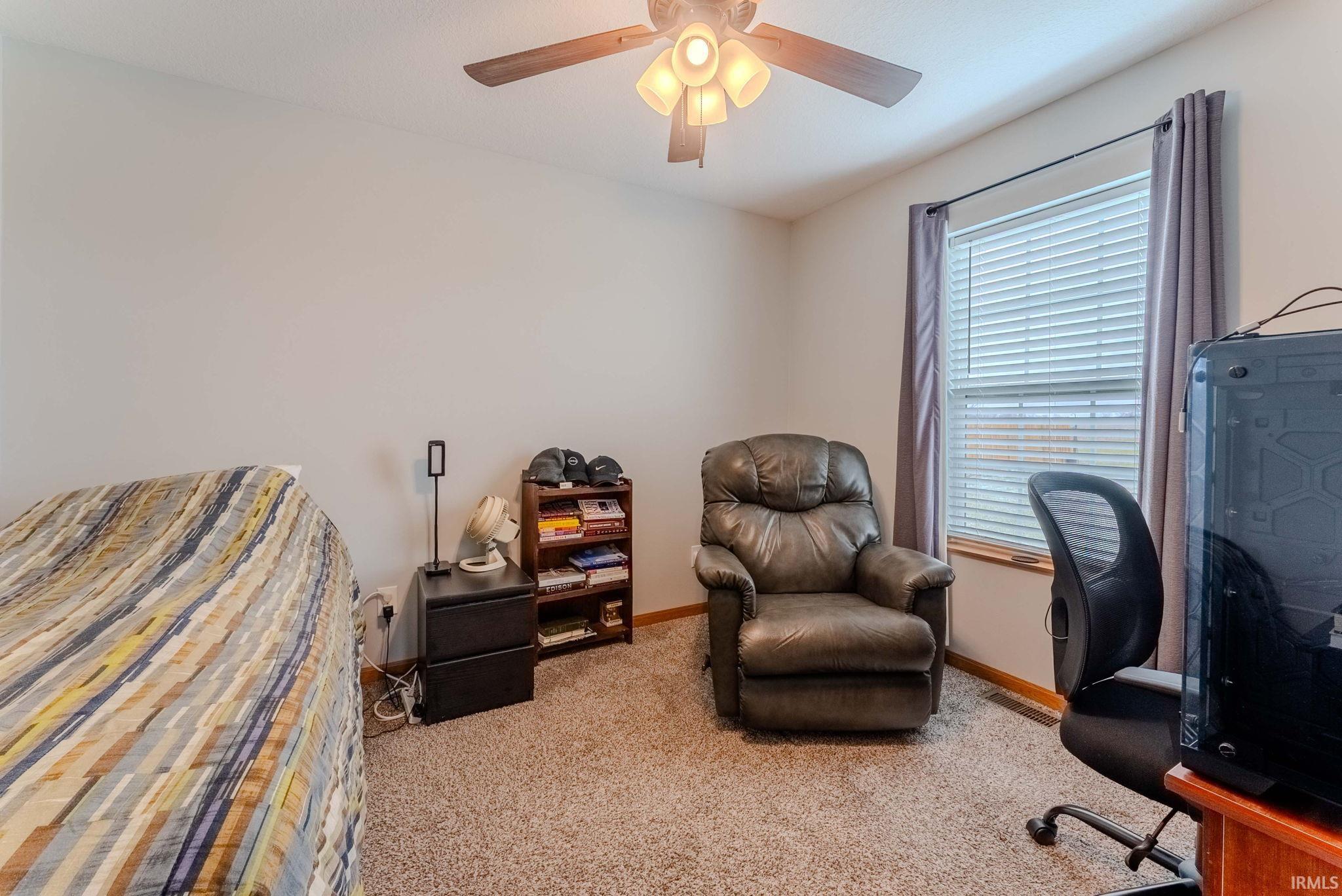 Photo 3 of 33 Chrysler Avenue