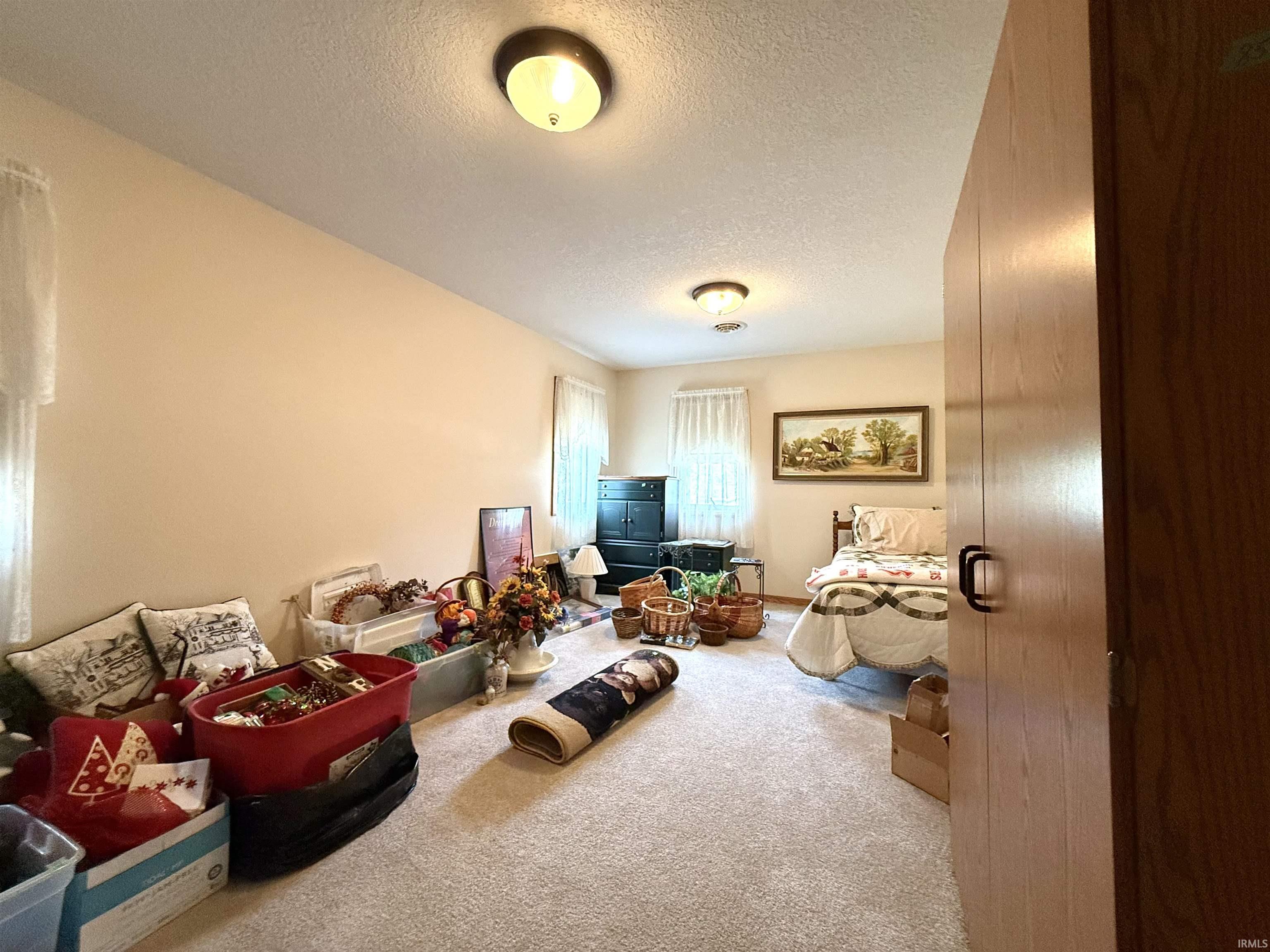 Photo 11 of 927 Woodridge Court