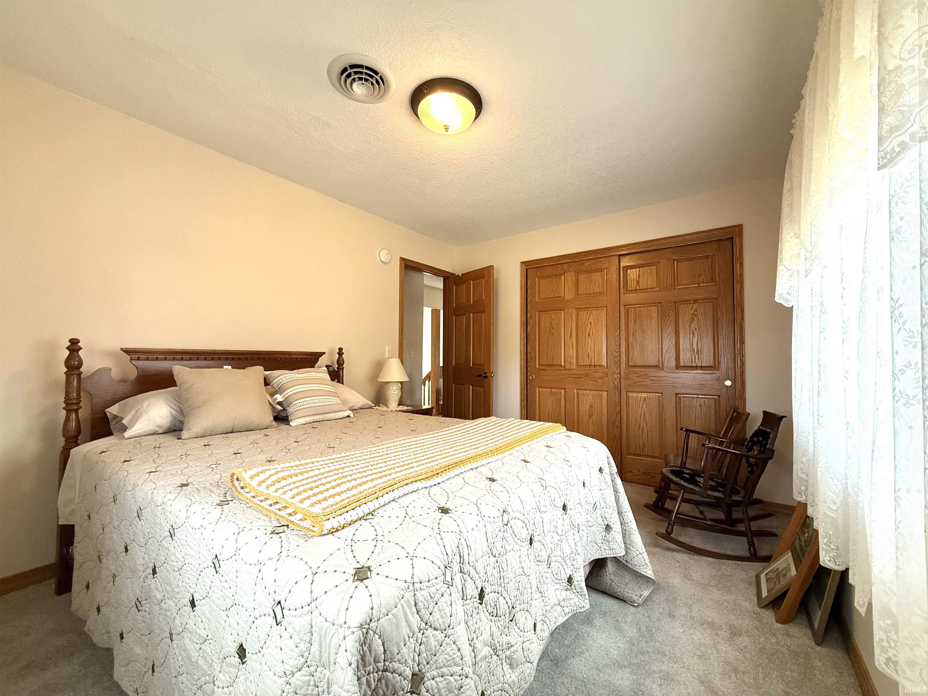 Photo 12 of 927 Woodridge Court