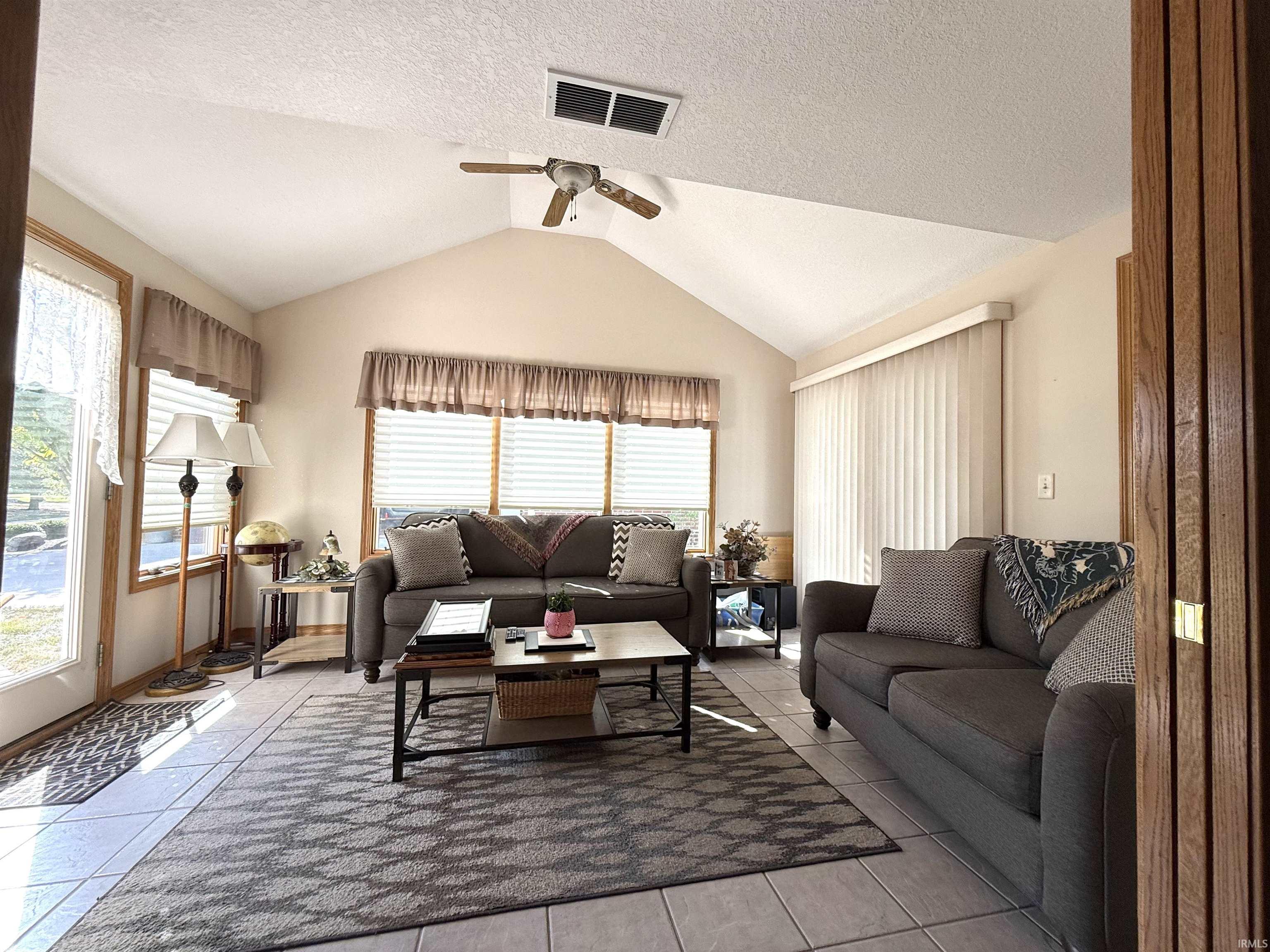 Photo 16 of 927 Woodridge Court