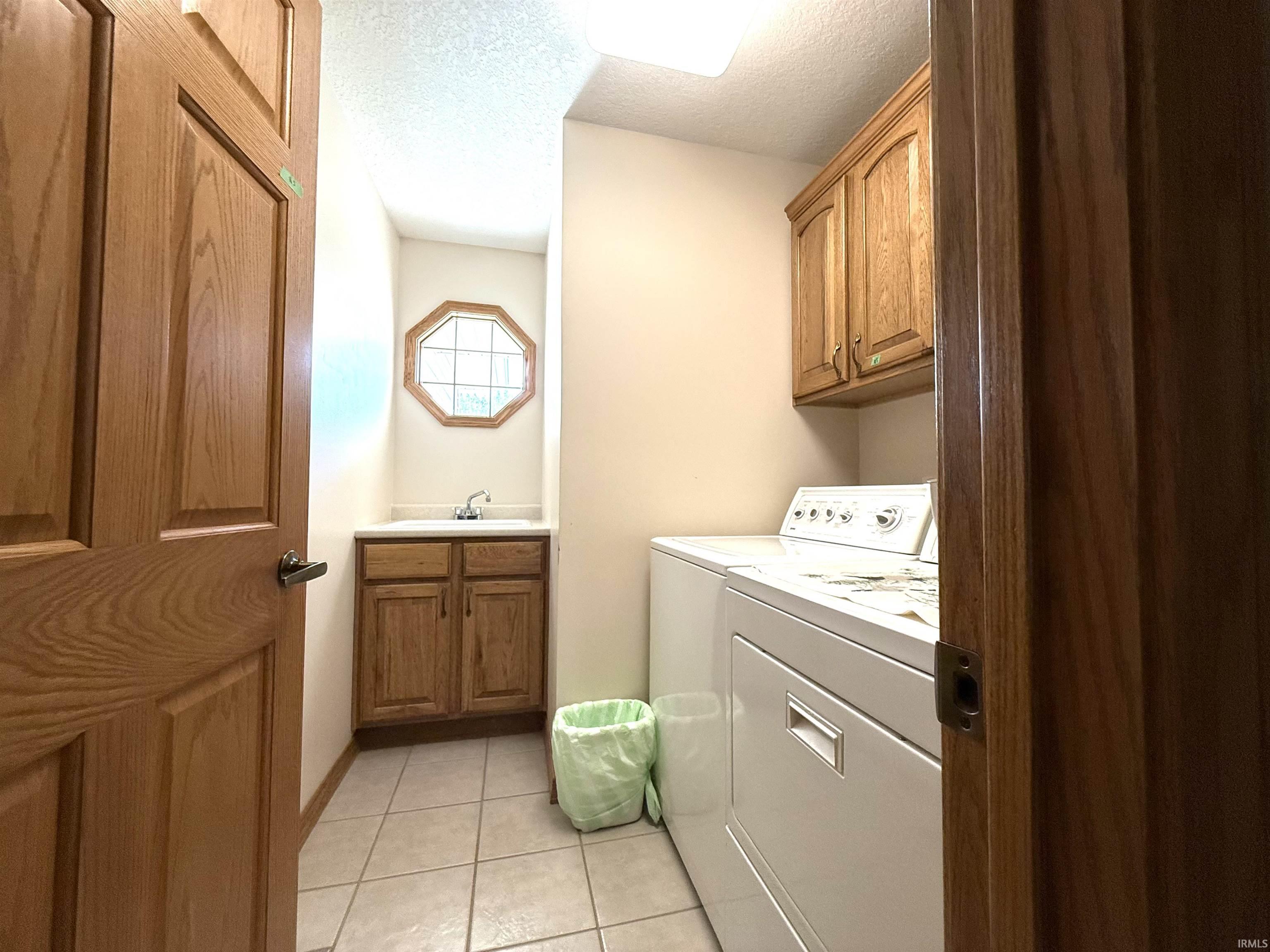 Photo 17 of 927 Woodridge Court