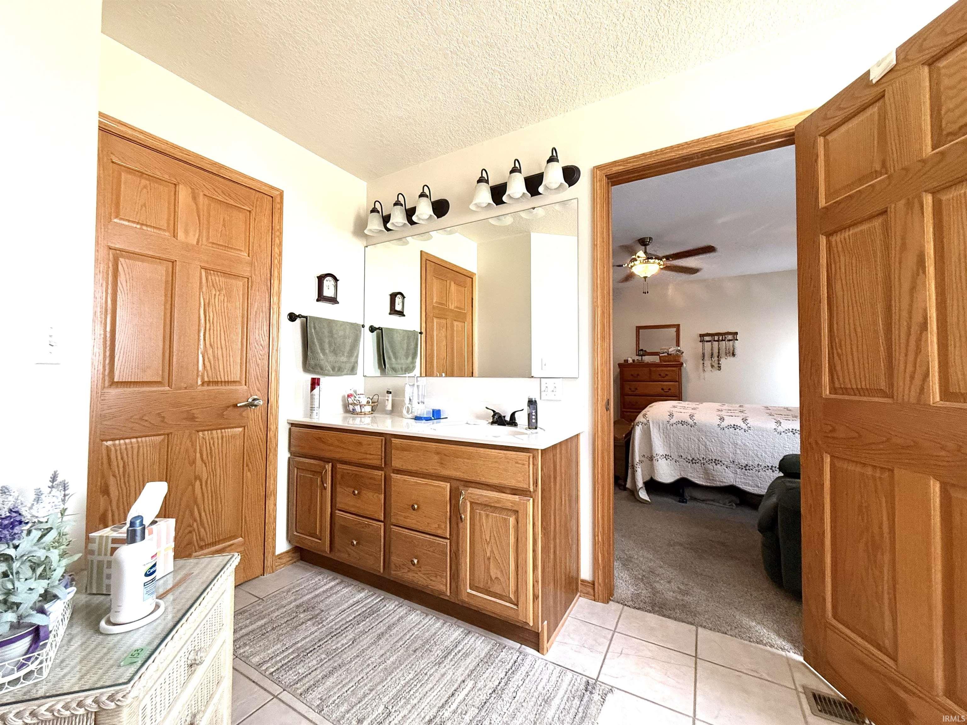 Photo 6 of 927 Woodridge Court