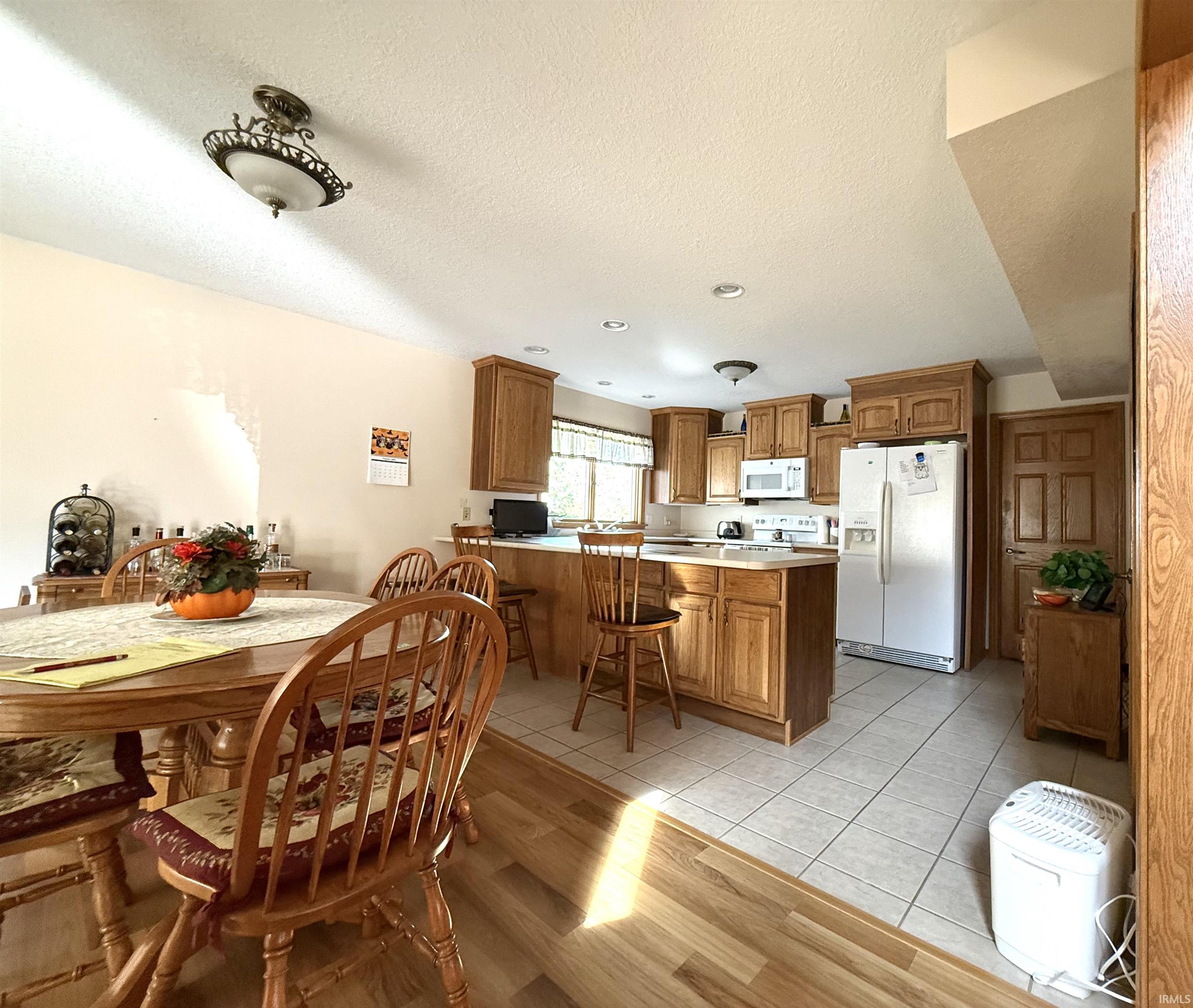 Photo 7 of 927 Woodridge Court