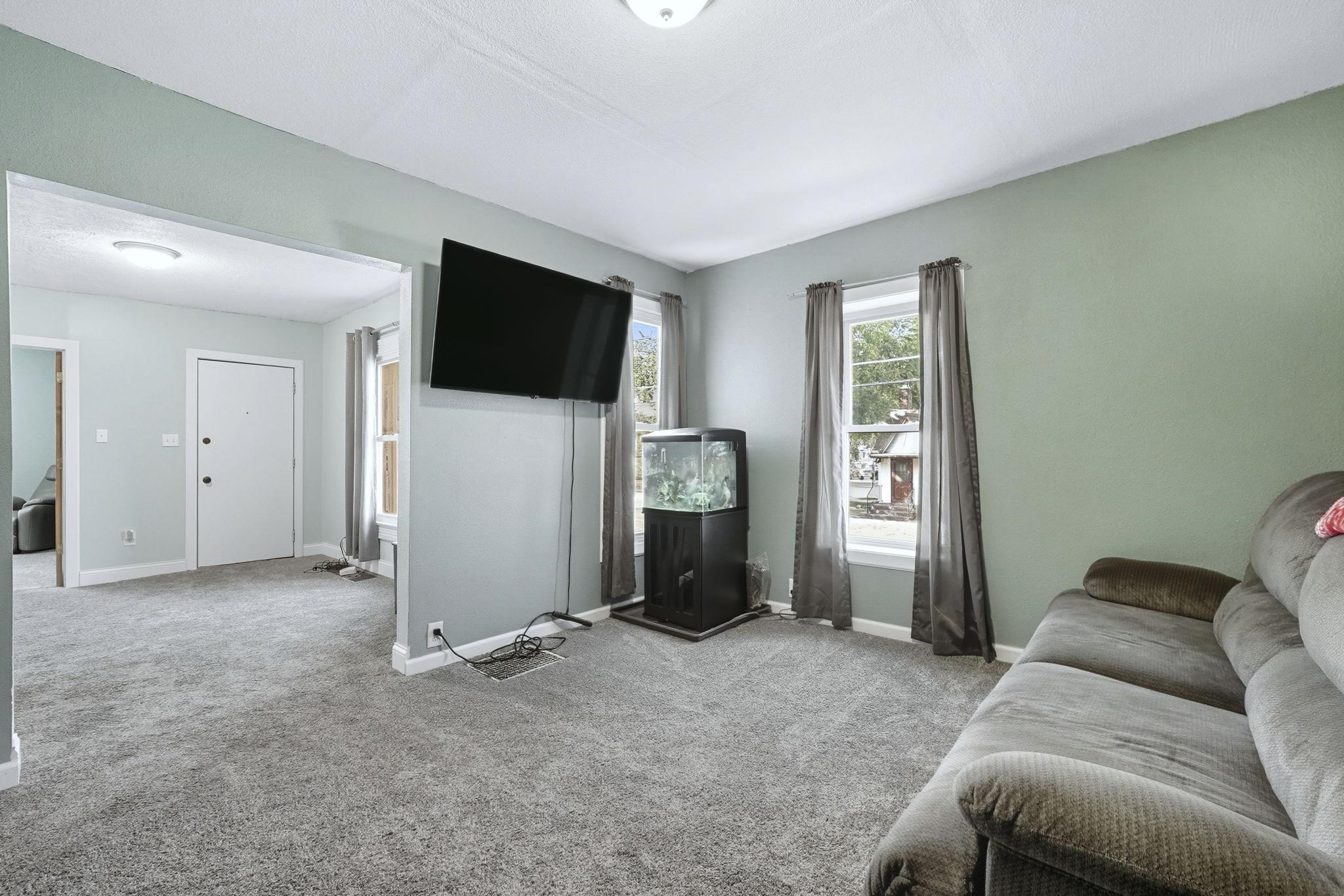 Photo 4 of 410 N Cedar Street