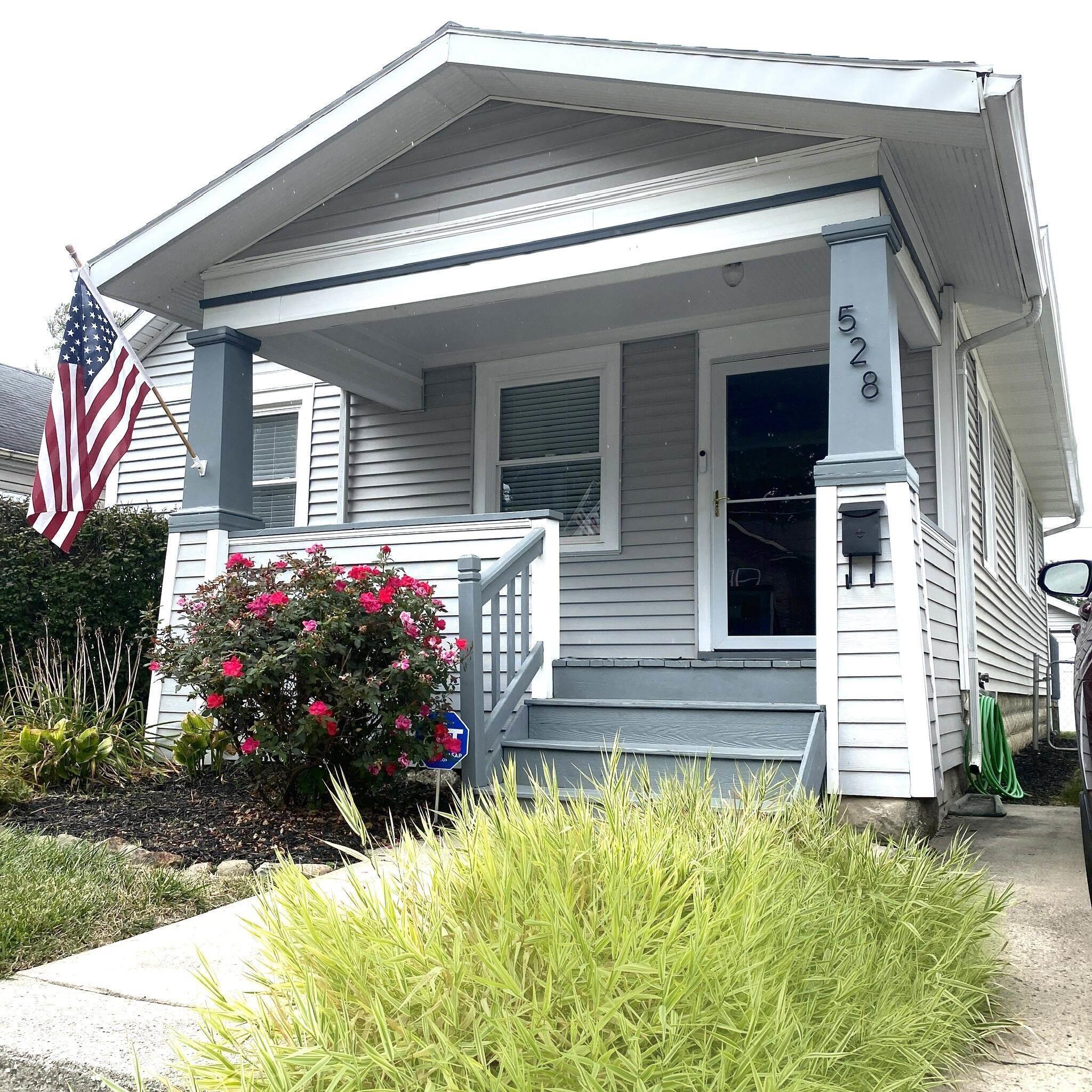View of front of house featuring a porch