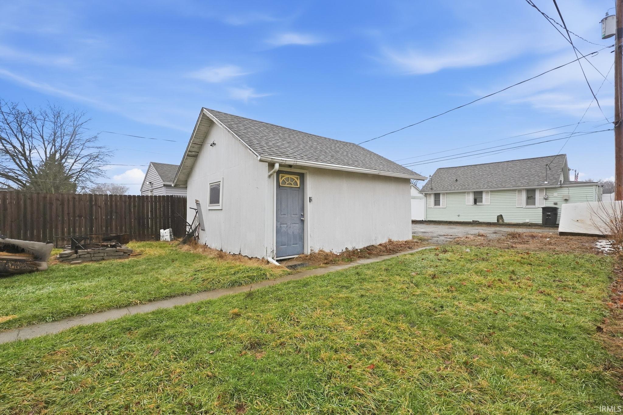 View of yard with an outdoor structure