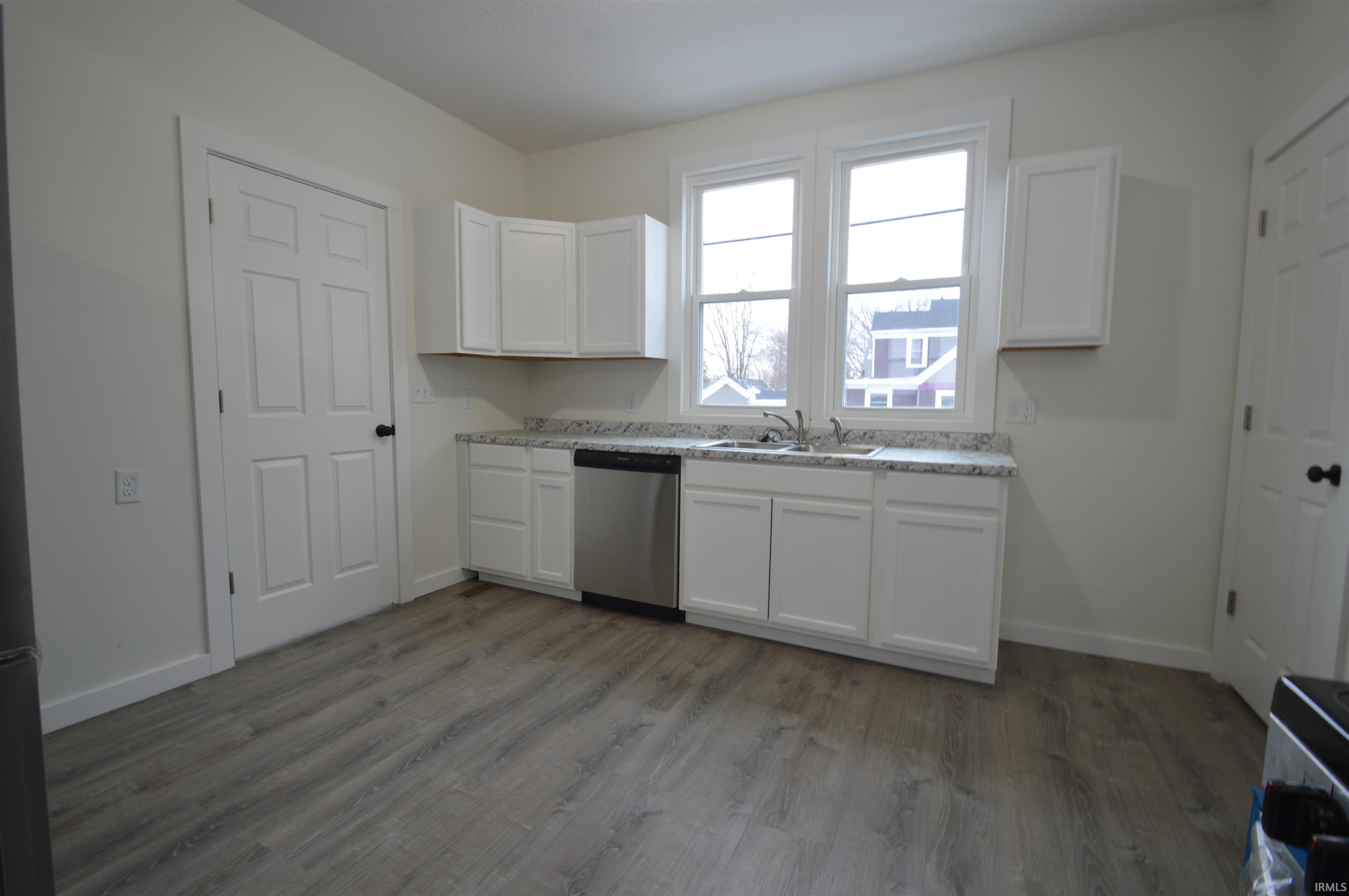 Photo 10 of 925 Archer Avenue