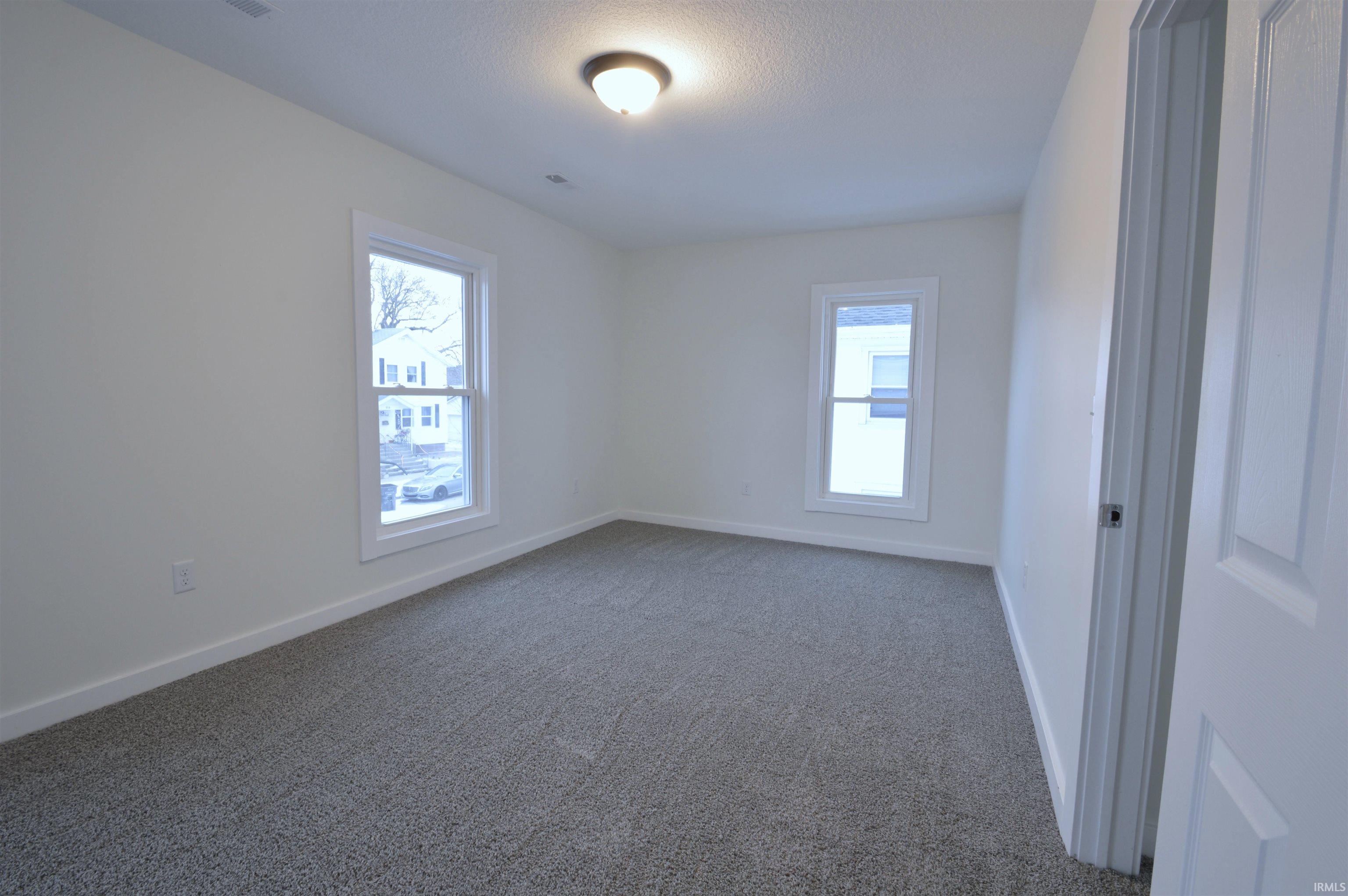 Photo 17 of 925 Archer Avenue