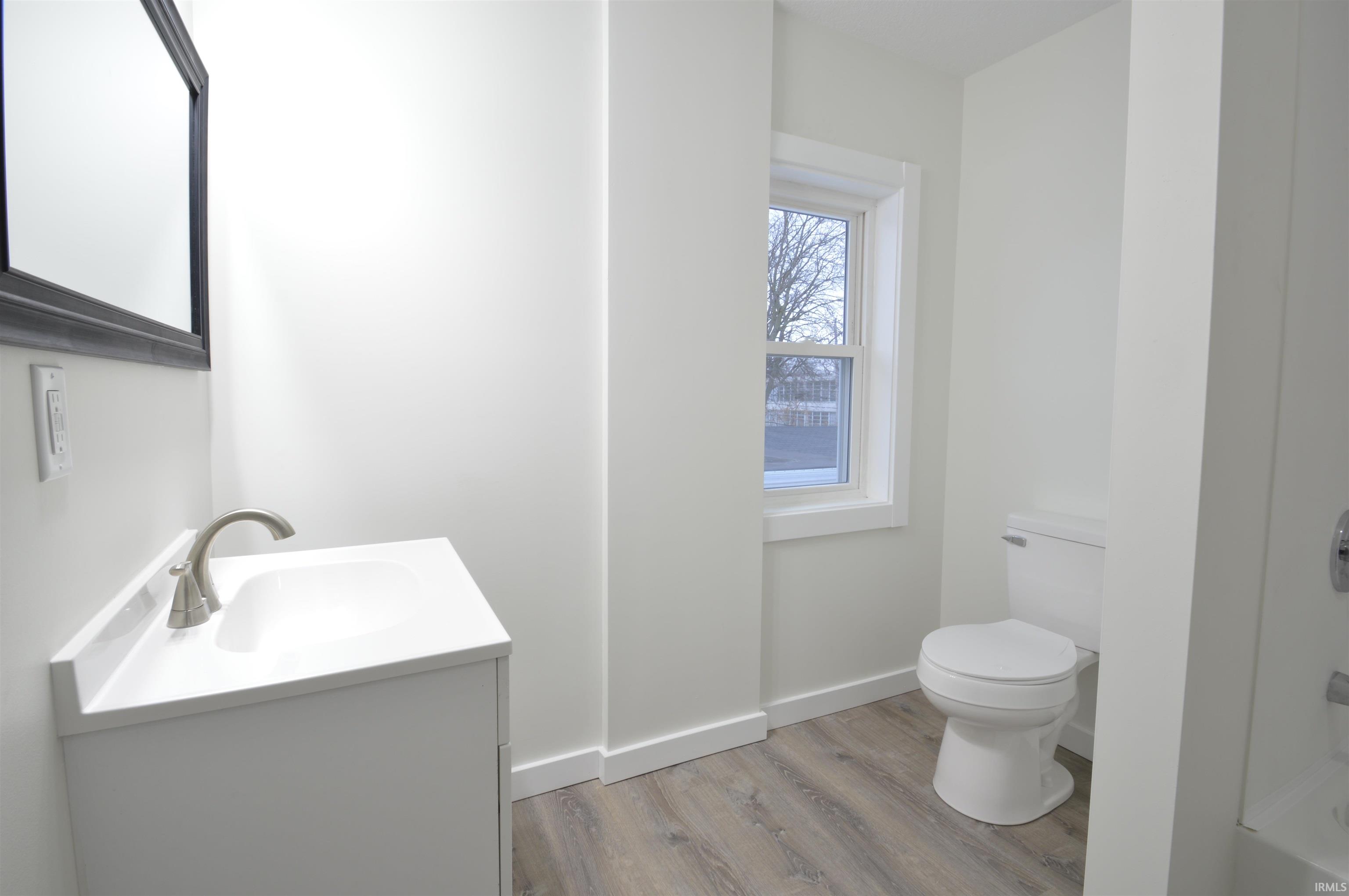 Photo 21 of 925 Archer Avenue