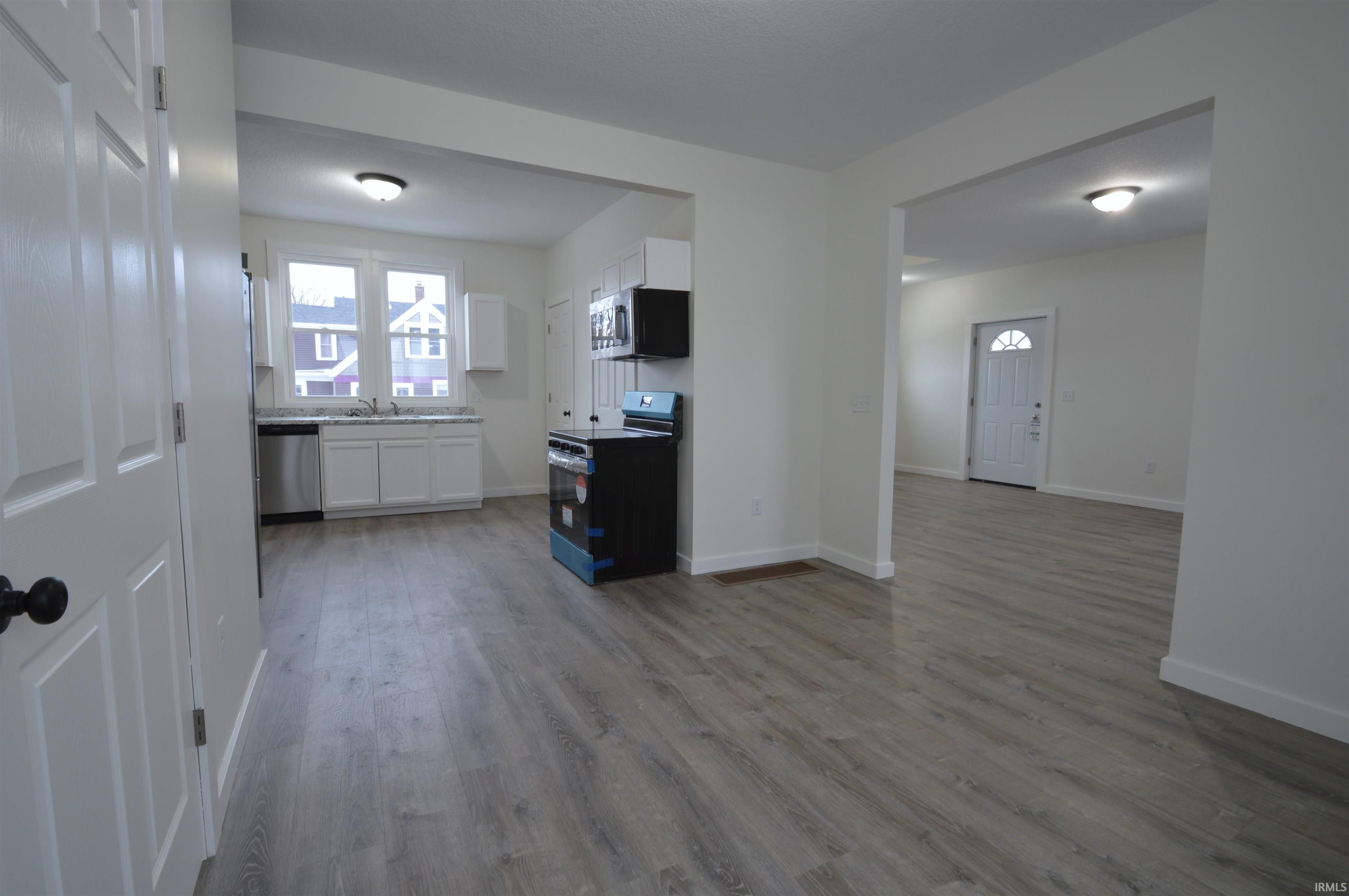 Photo 8 of 925 Archer Avenue