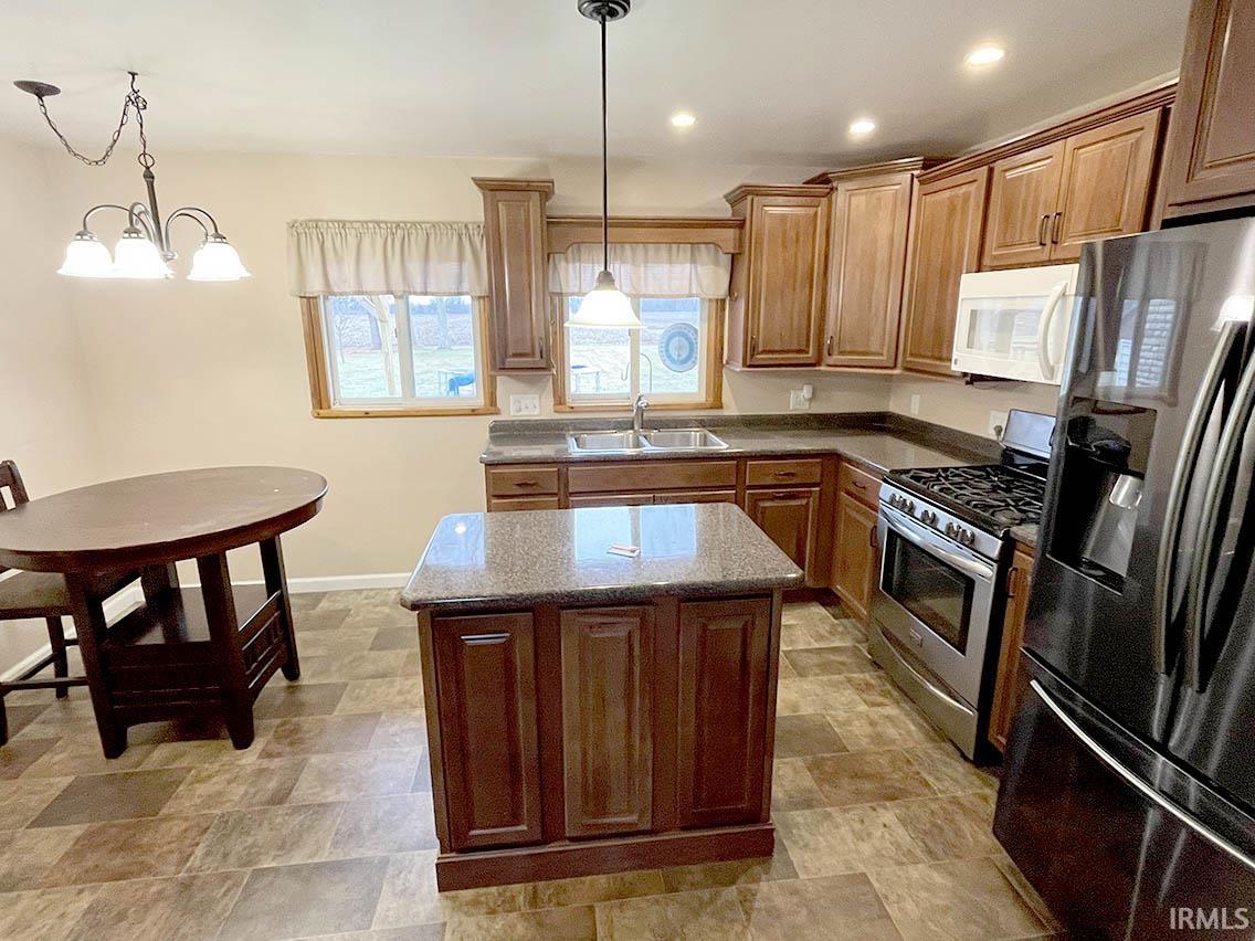 Photo 13 of 2706 Berkey Avenue