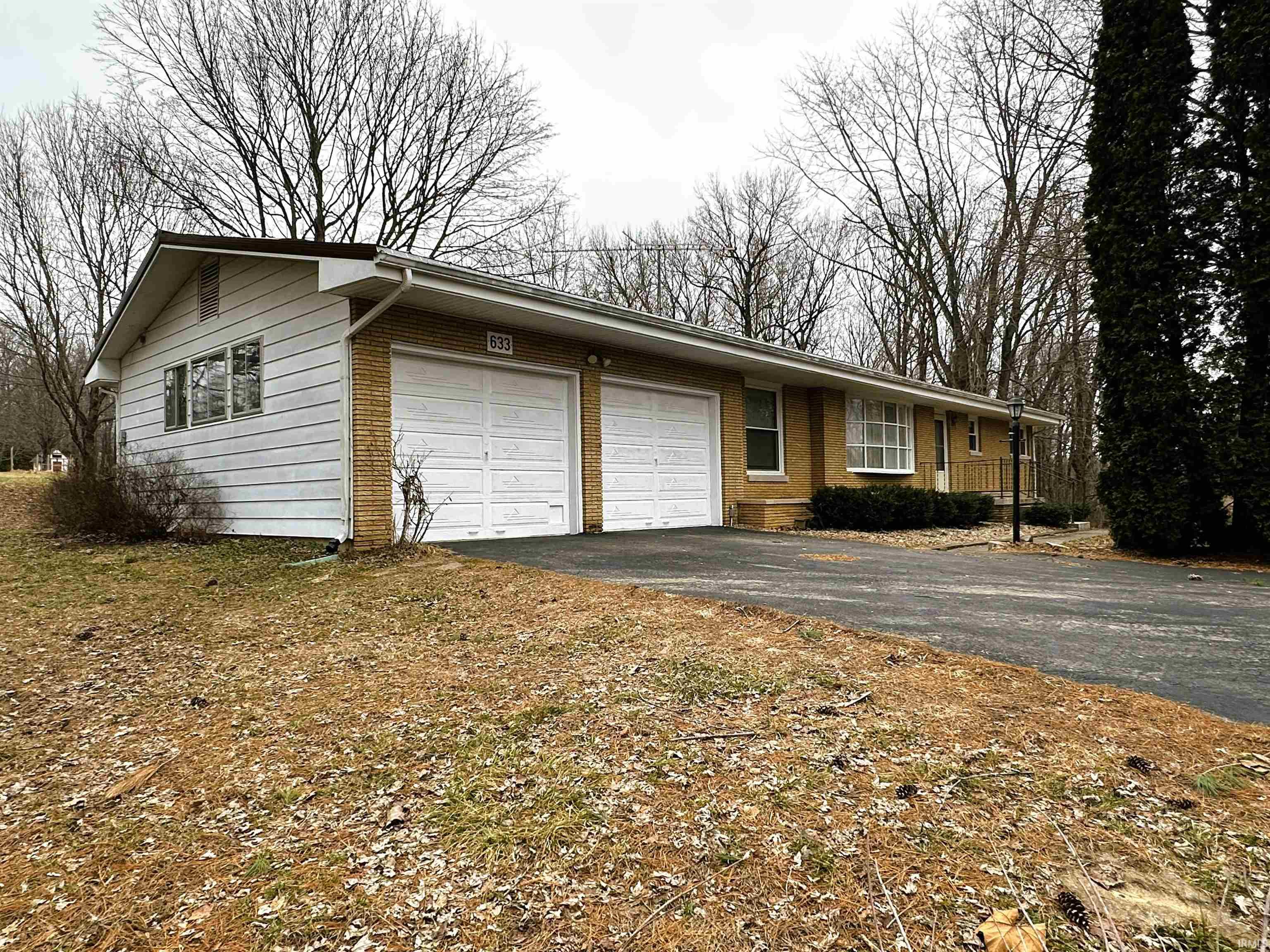 Homes for sale in Bloomfield, IN | 633 S Washington St, Bloomfield, IN 47424 | MLS# 202601240