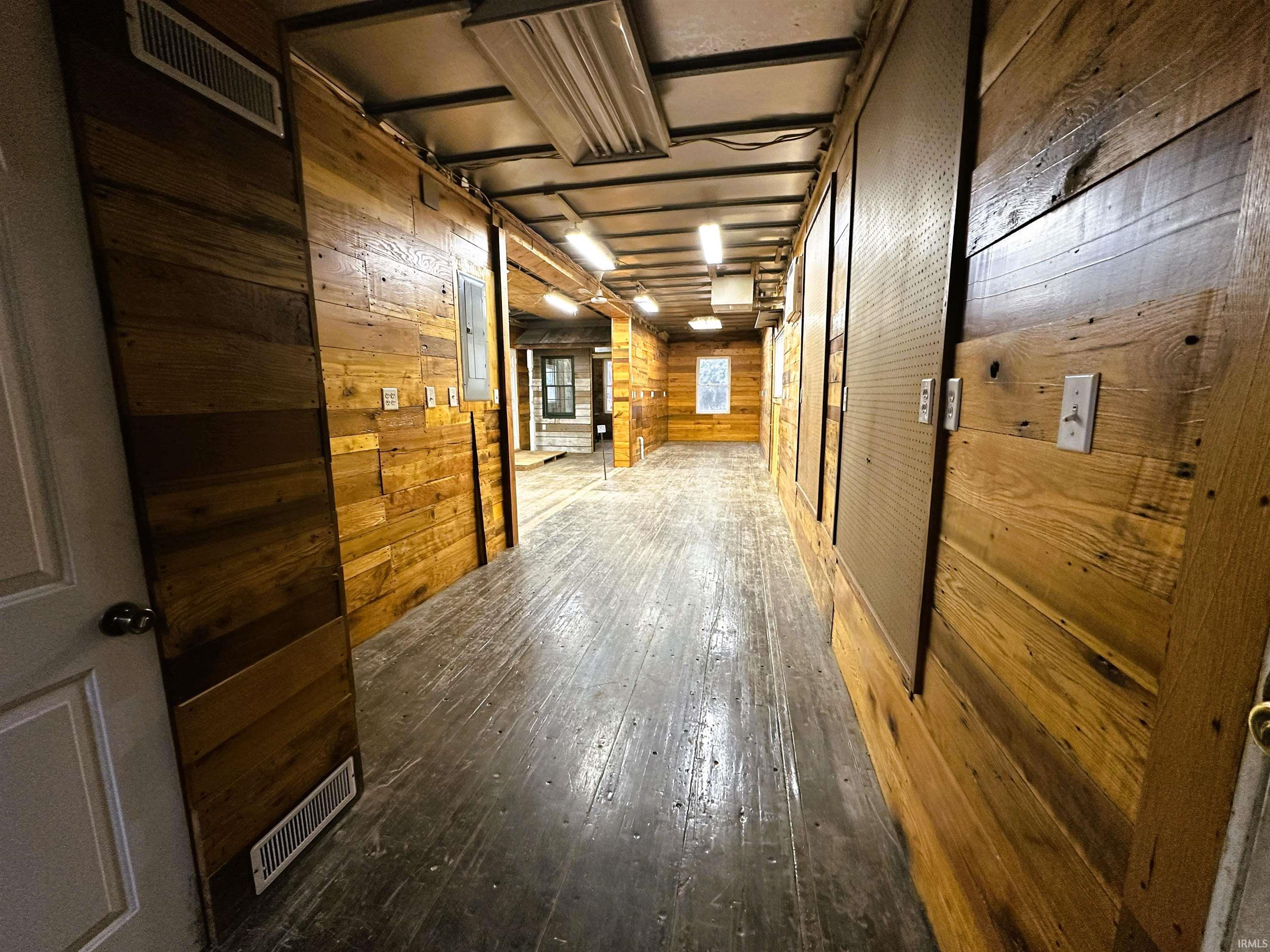 Homes for sale in Bloomfield, IN | 633 S Washington St, Bloomfield, IN 47424 | MLS# 202601240