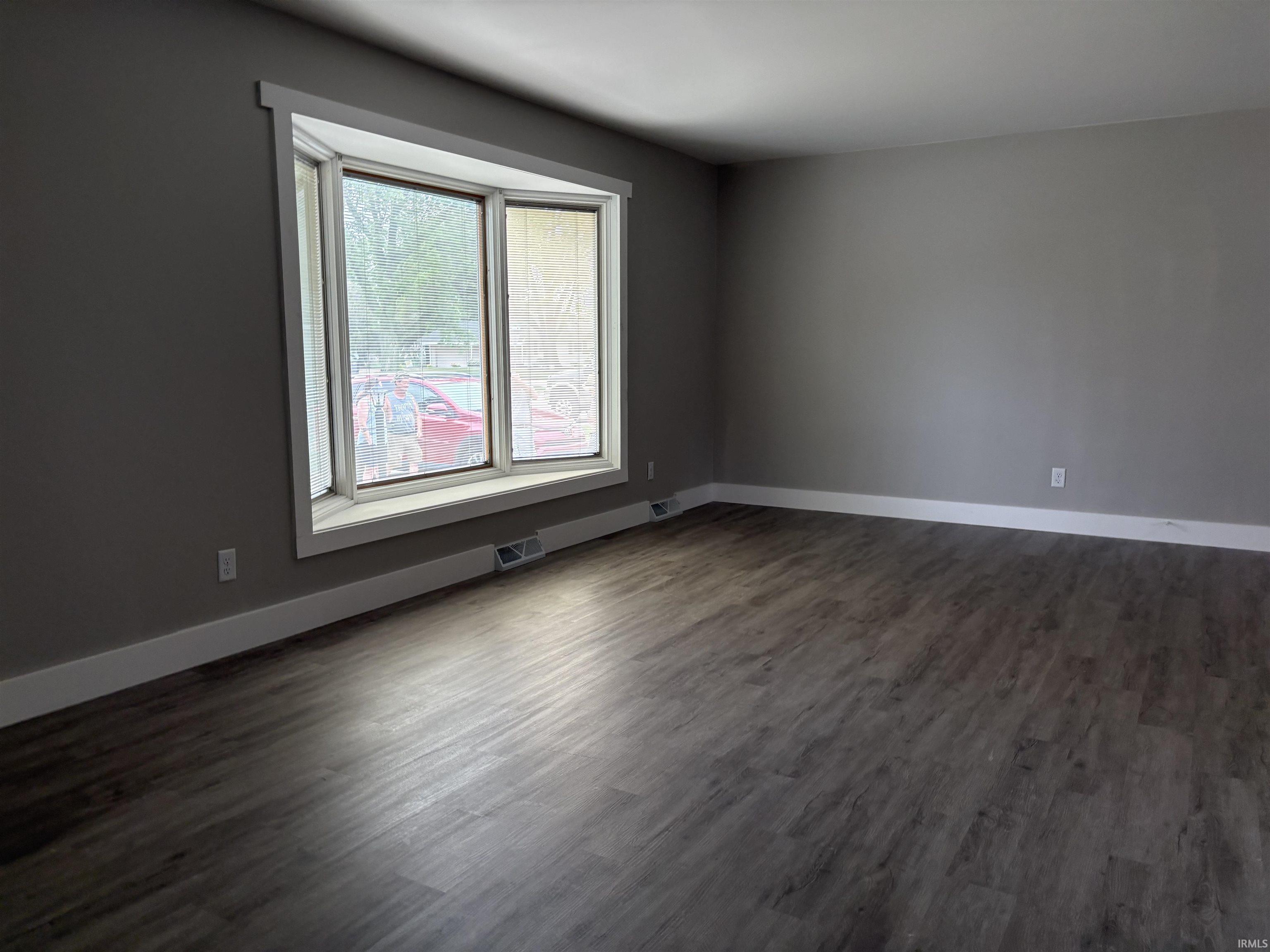 Photo 11 of 1403 Lakeview Boulevard