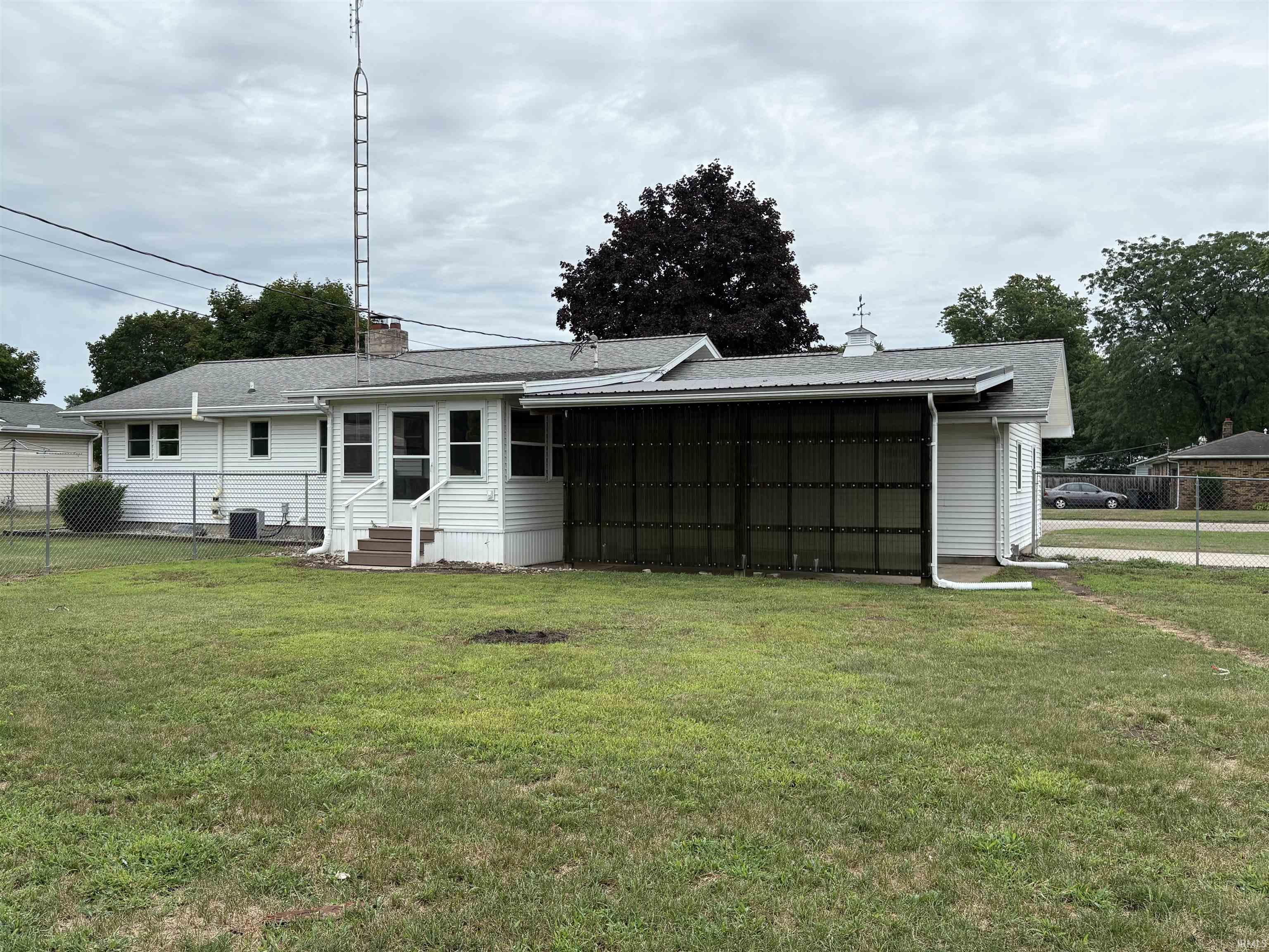 Photo 2 of 1403 Lakeview Boulevard