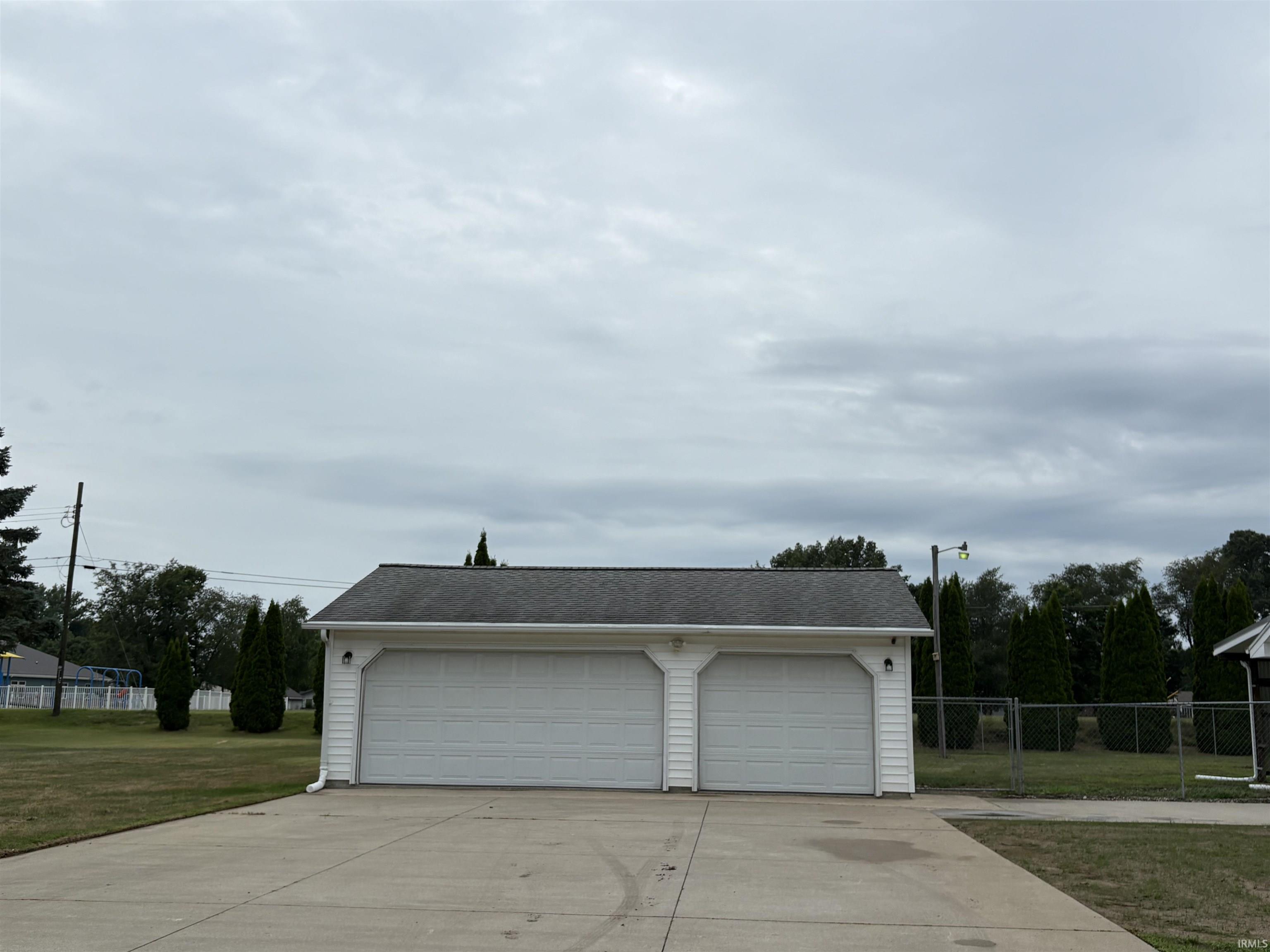 Photo 3 of 1403 Lakeview Boulevard