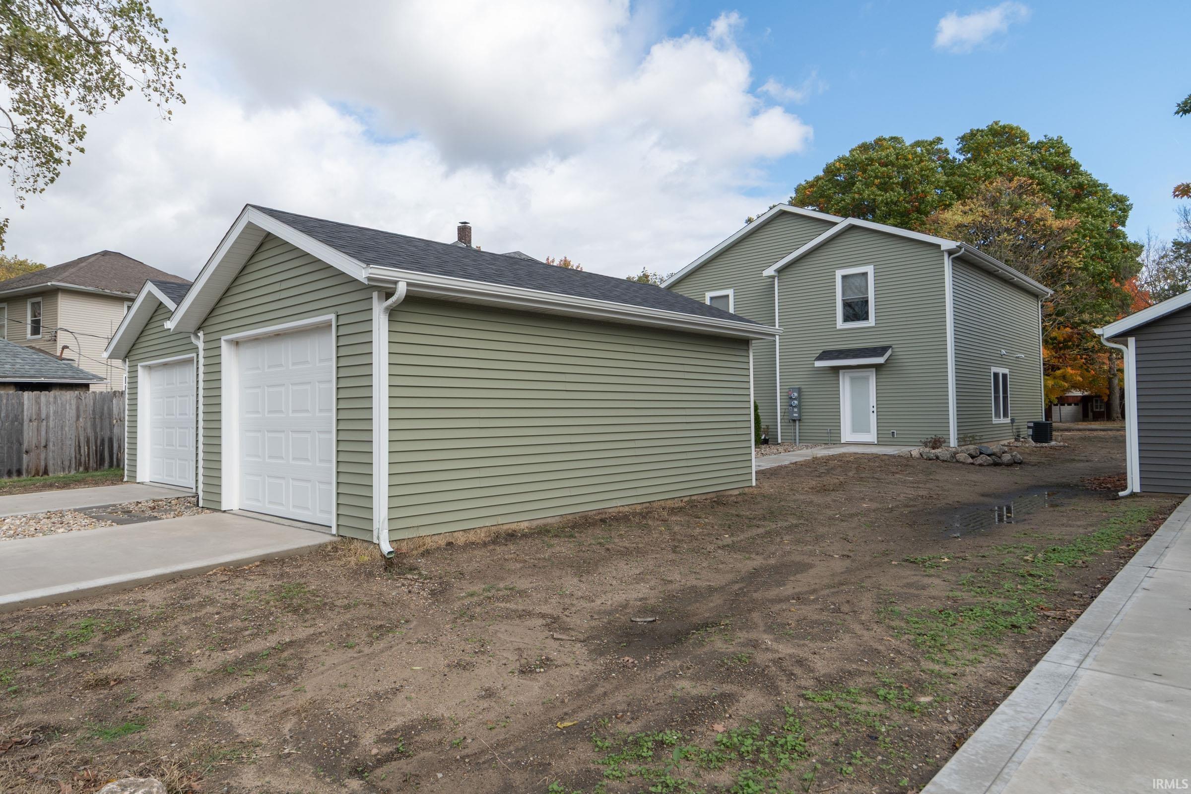 Photo 13 of 1119 Edwardsburg Ave.