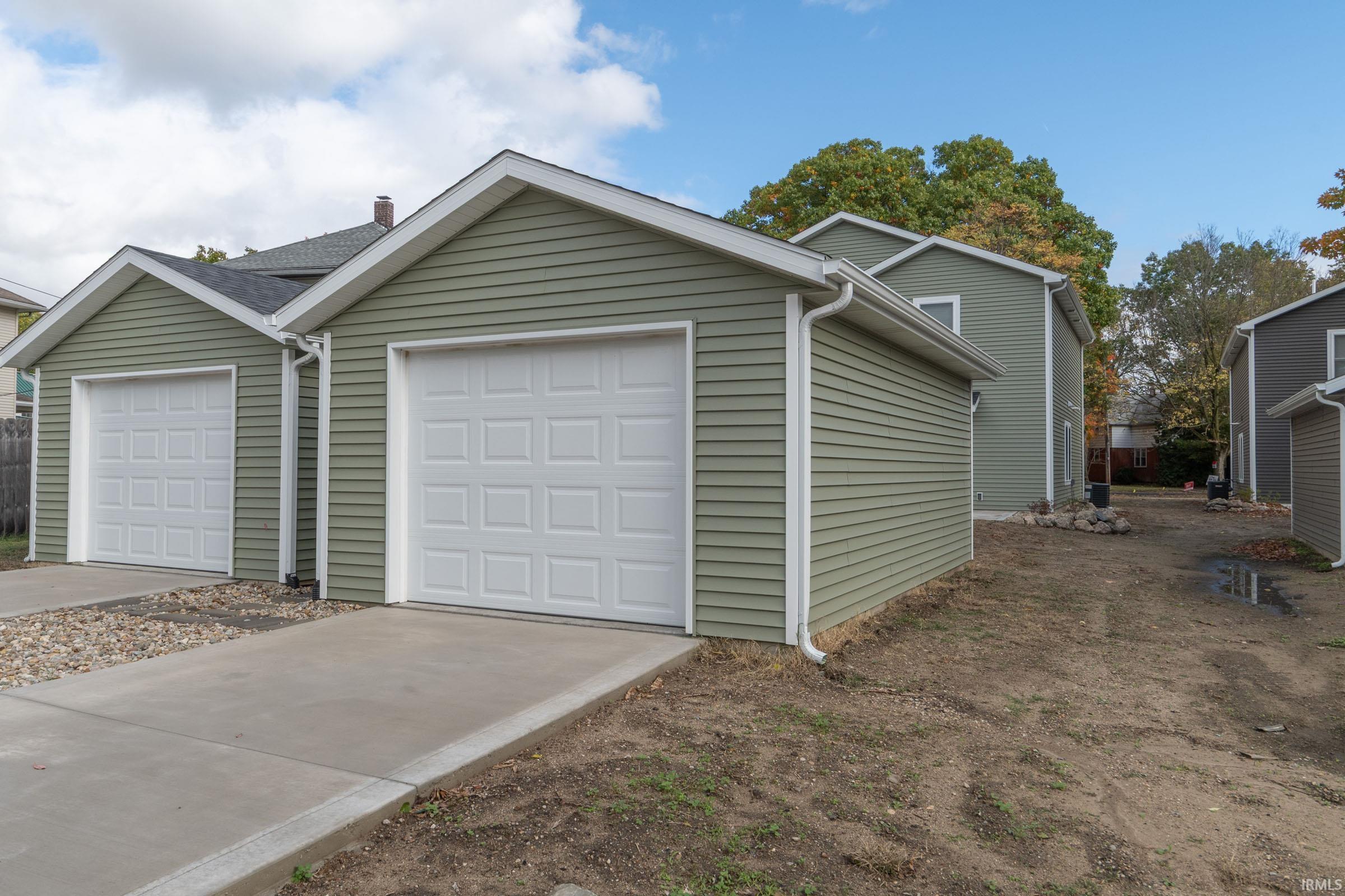 Photo 5 of 1119 Edwardsburg Ave.