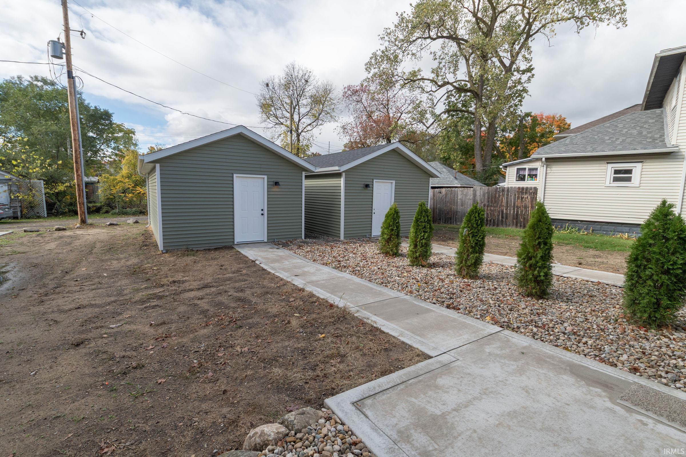 Photo 8 of 1111 Edwardsburg Ave