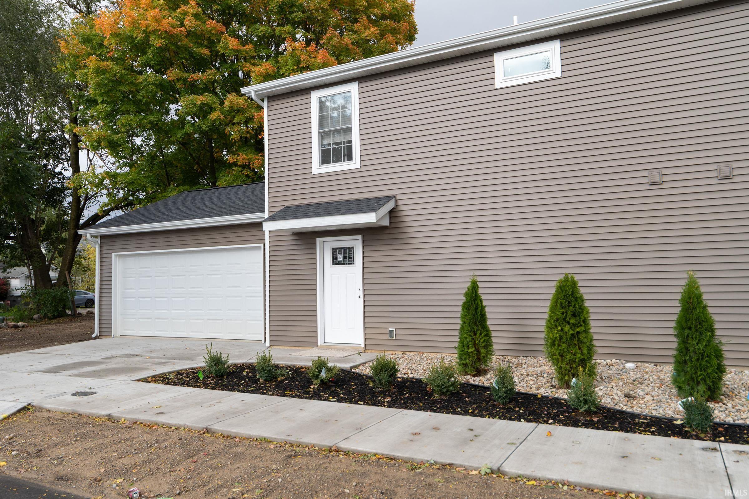 Photo 4 of 1105 Edwardsburg Ave