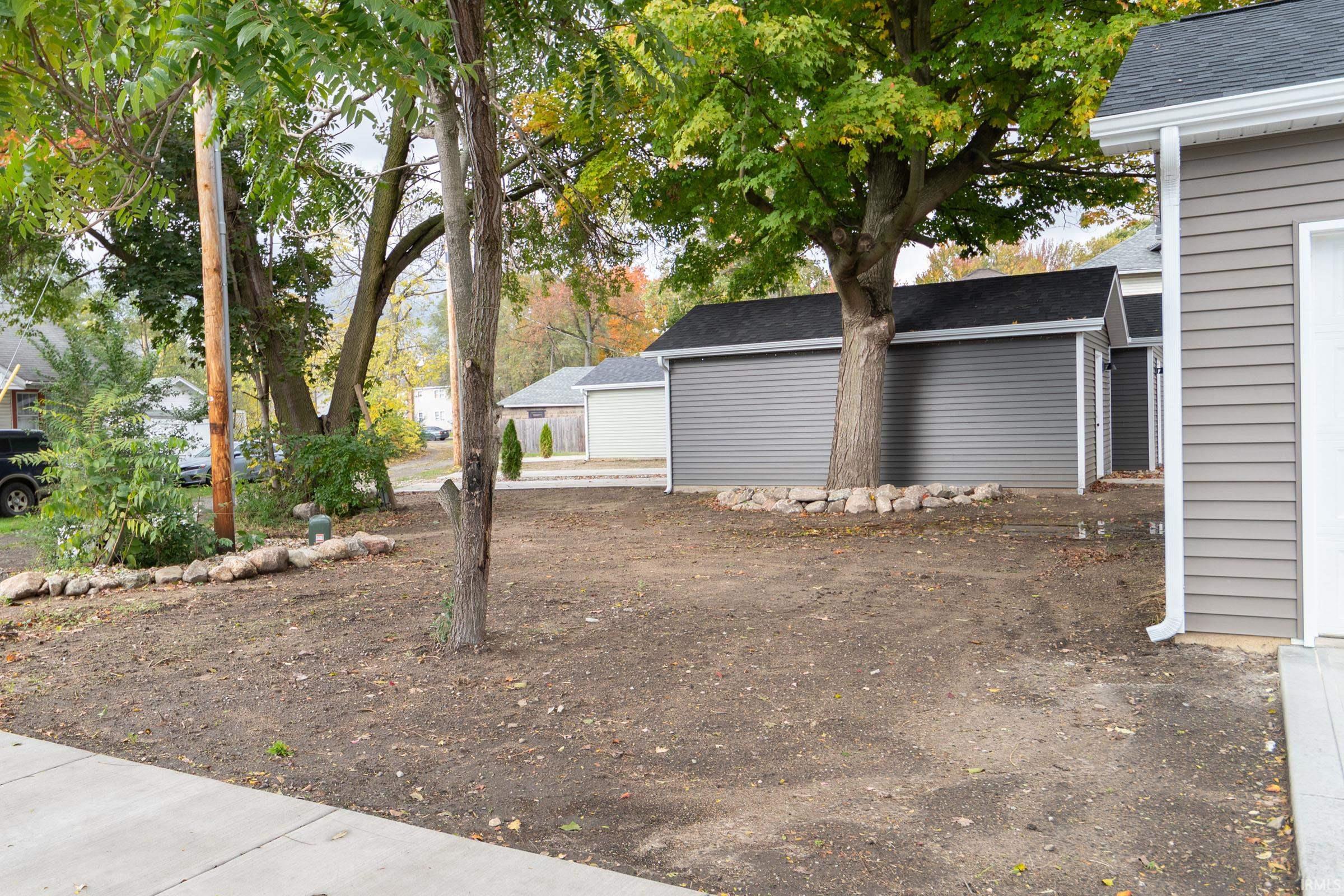 Photo 5 of 1105 Edwardsburg Ave