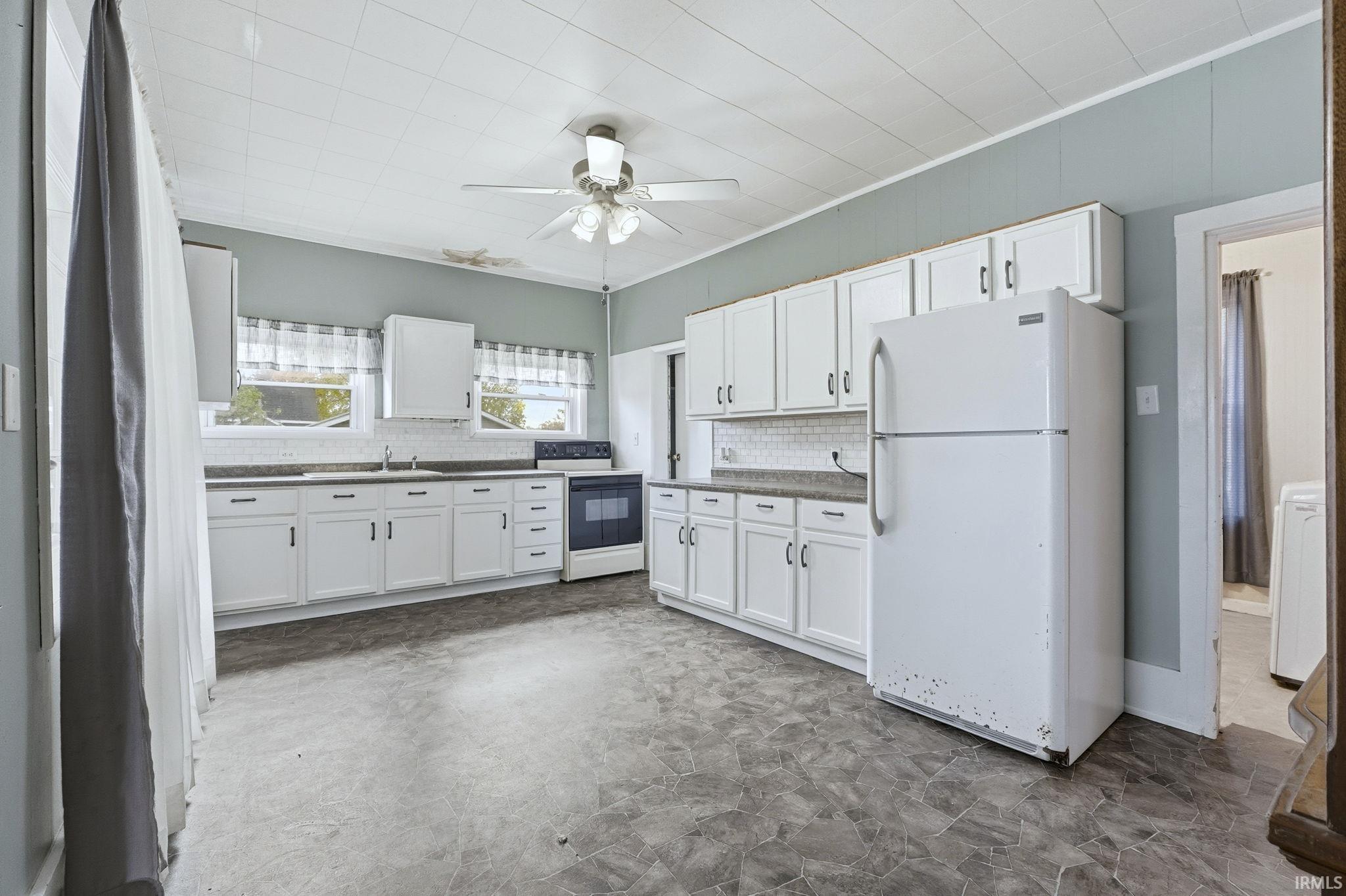 Photo 2 of 2160 E 800 Road