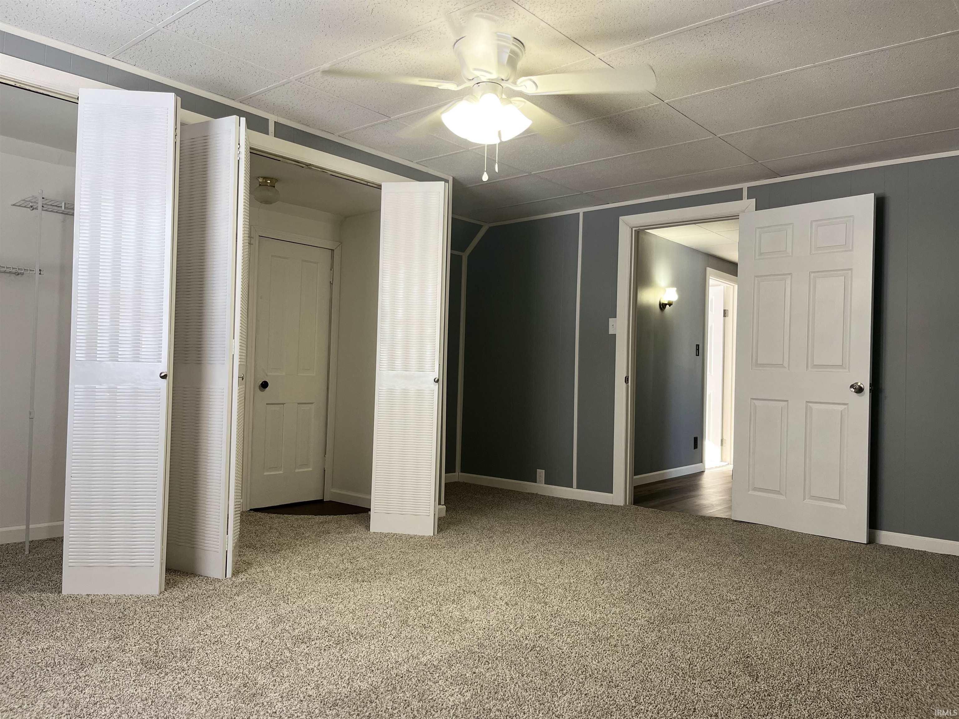 Unfurnished bedroom with carpet, a closet, and ceiling fan