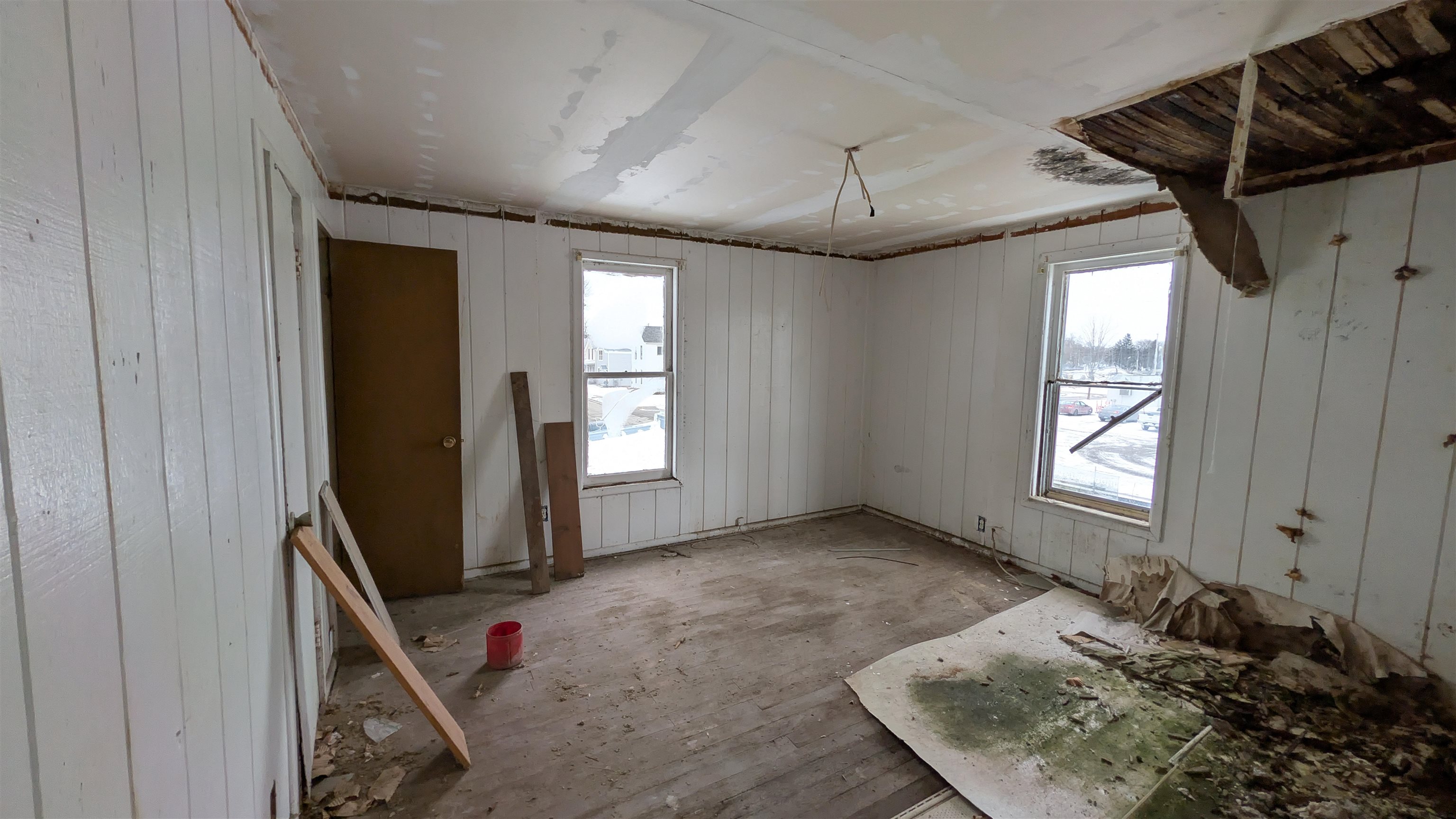 Unfurnished room with wooden walls