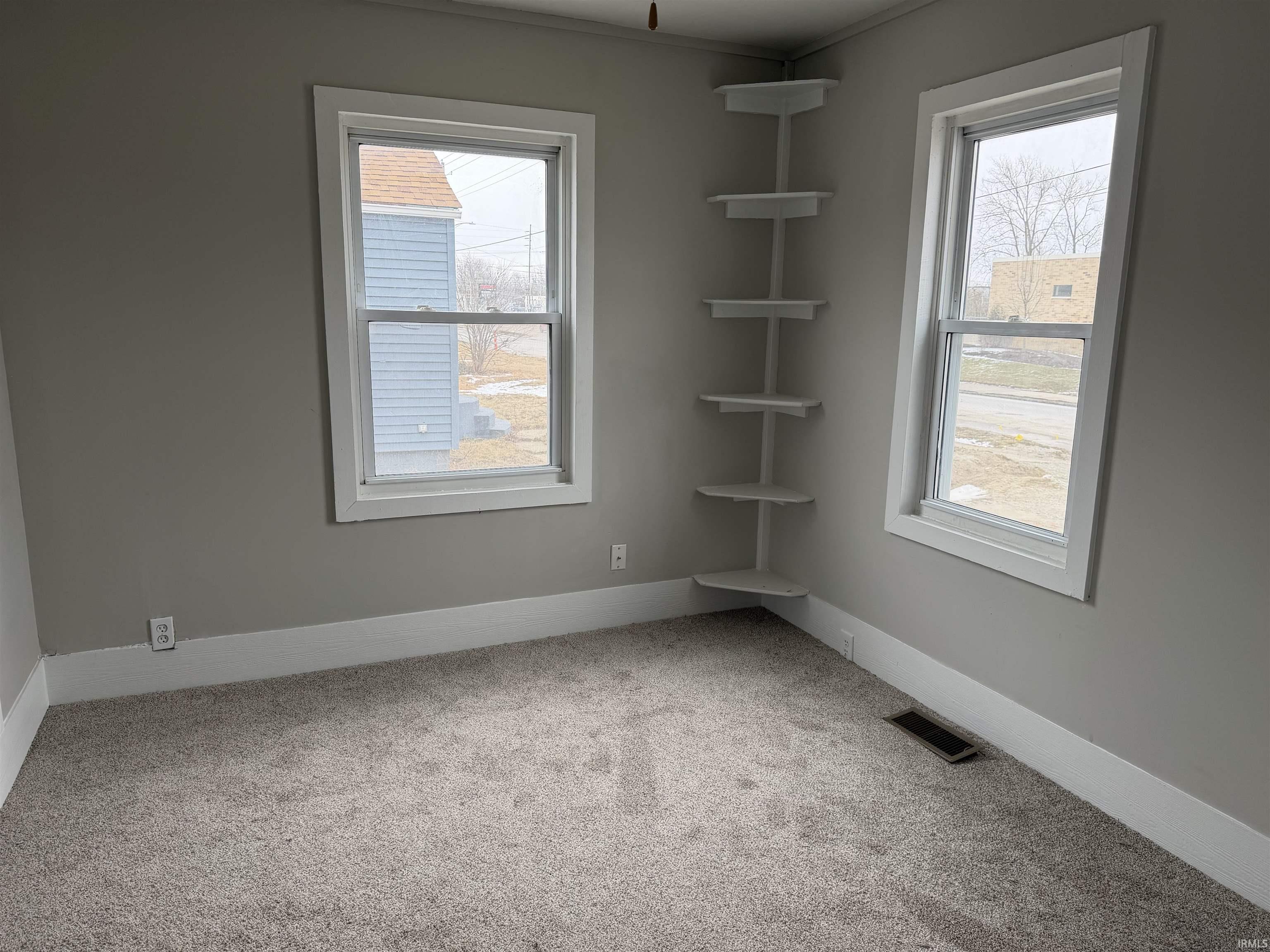 Photo 3 of 511 E Pettit Avenue