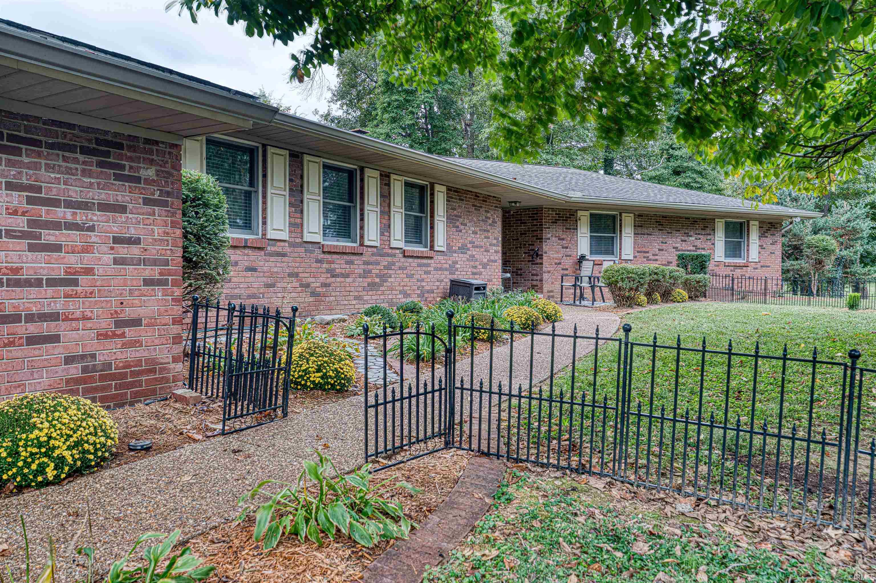 Homes for sale in Newburgh, IN | 5244 Tarrytown Rd, Newburgh, IN 47630 | MLS# 202601762