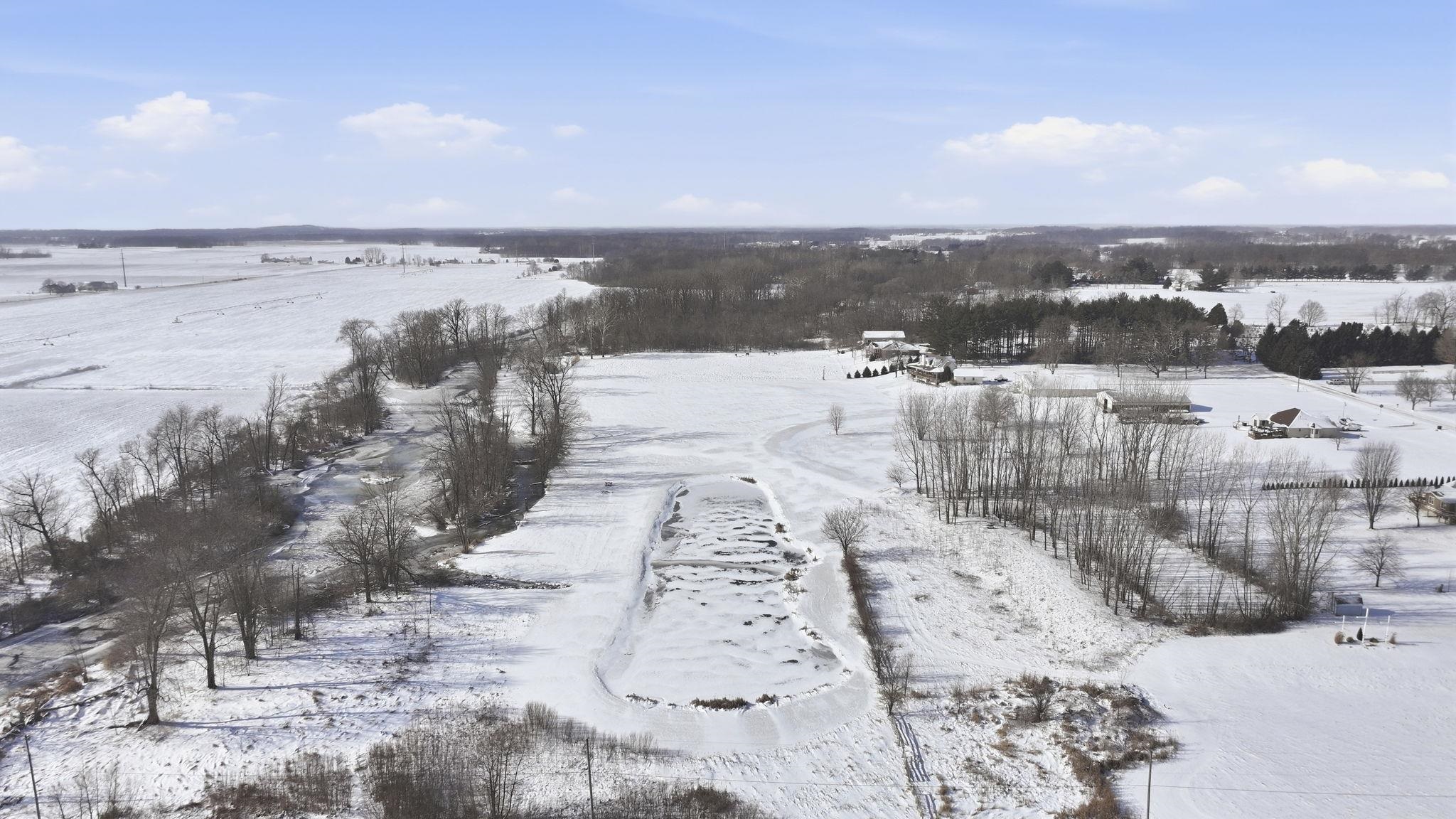 Snowy aerial view with a view of rural / pastoral area