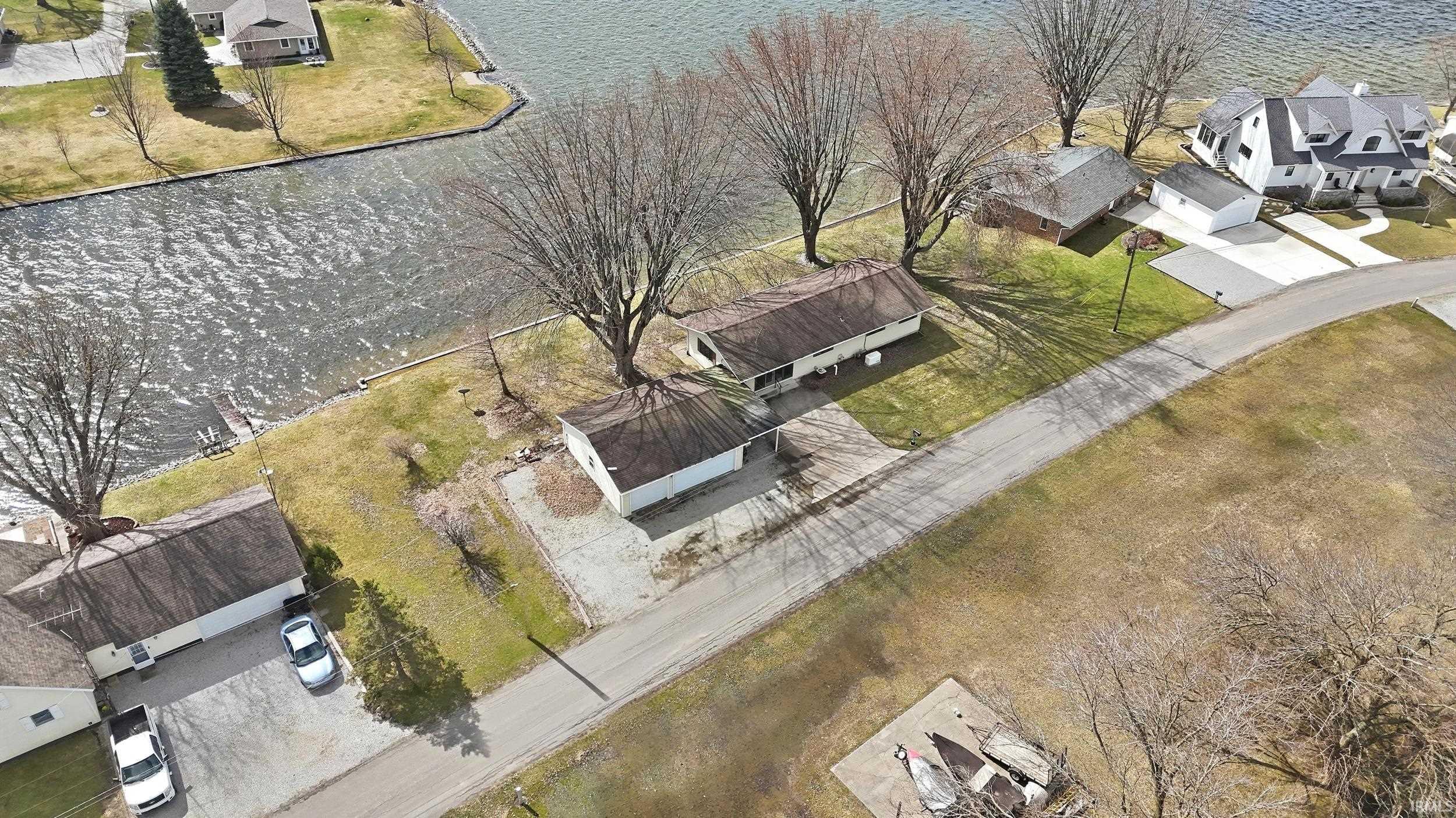 Photo 5 of 0690 E 635 S - Dallas Lake.